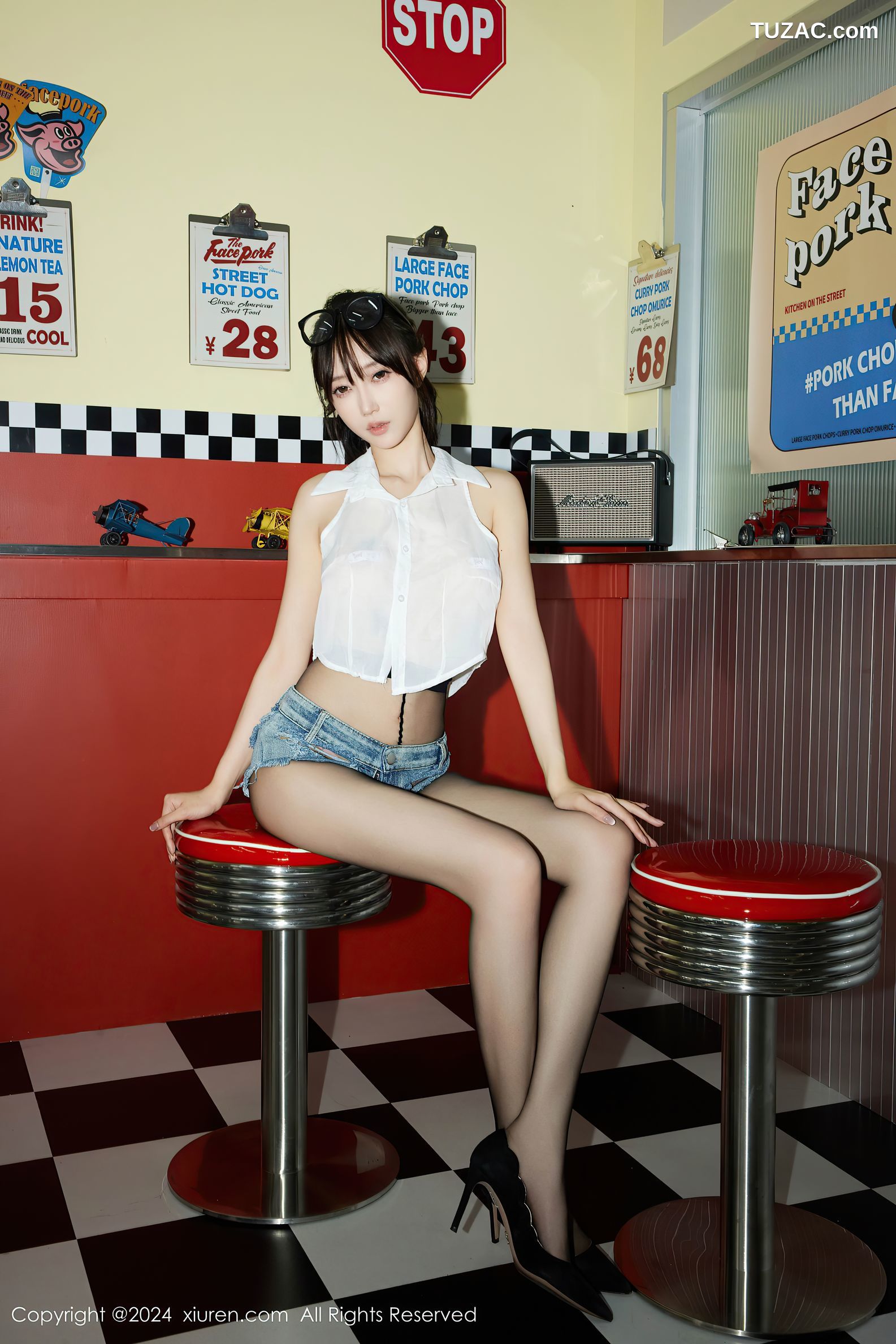 XiuRen秀人网-8811-玥儿玥er-杭州心愿旅拍-超短牛仔裤无袖轻透白衬衫黑丝爆乳-2024.07.05