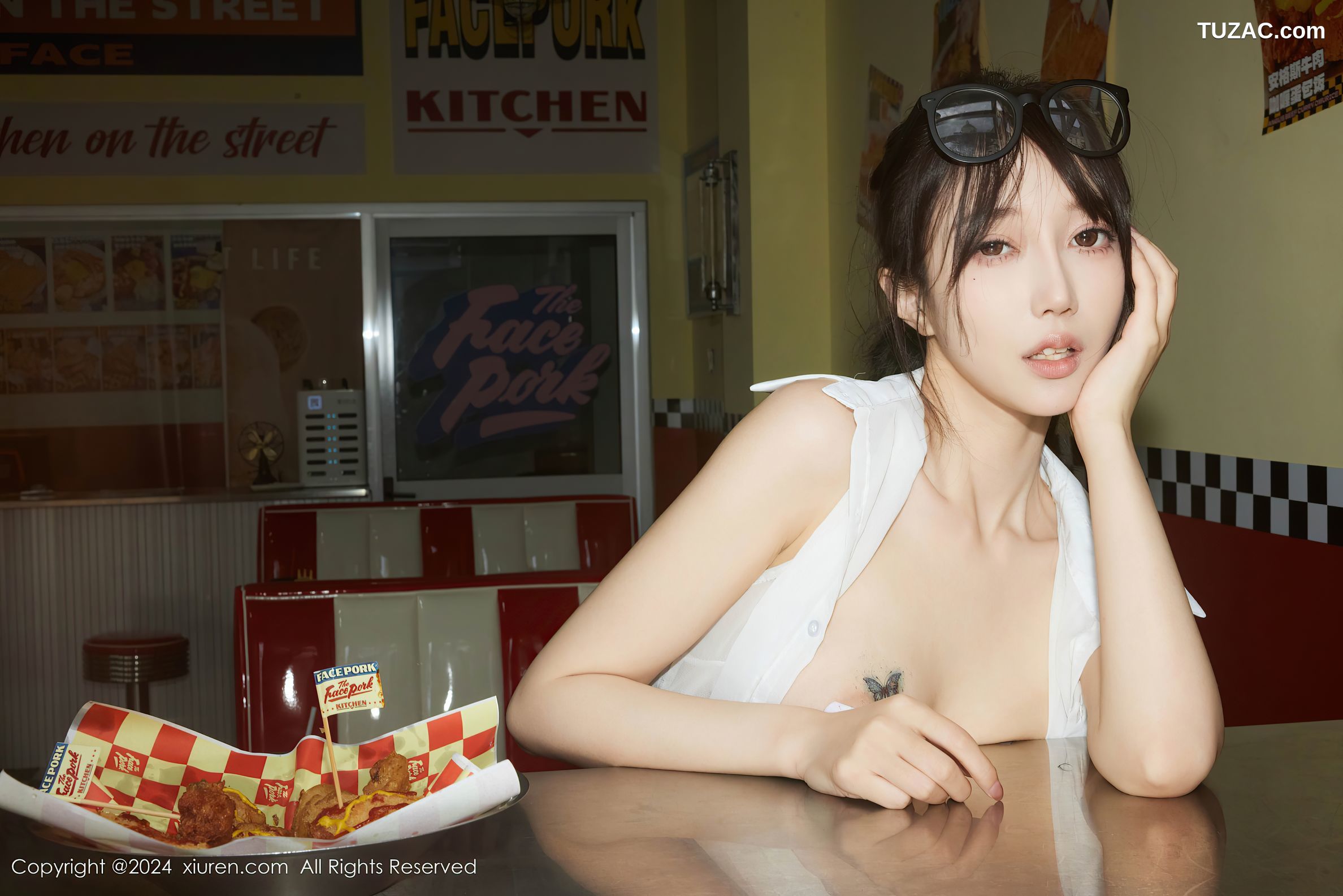 XiuRen秀人网-8811-玥儿玥er-杭州心愿旅拍-超短牛仔裤无袖轻透白衬衫黑丝爆乳-2024.07.05