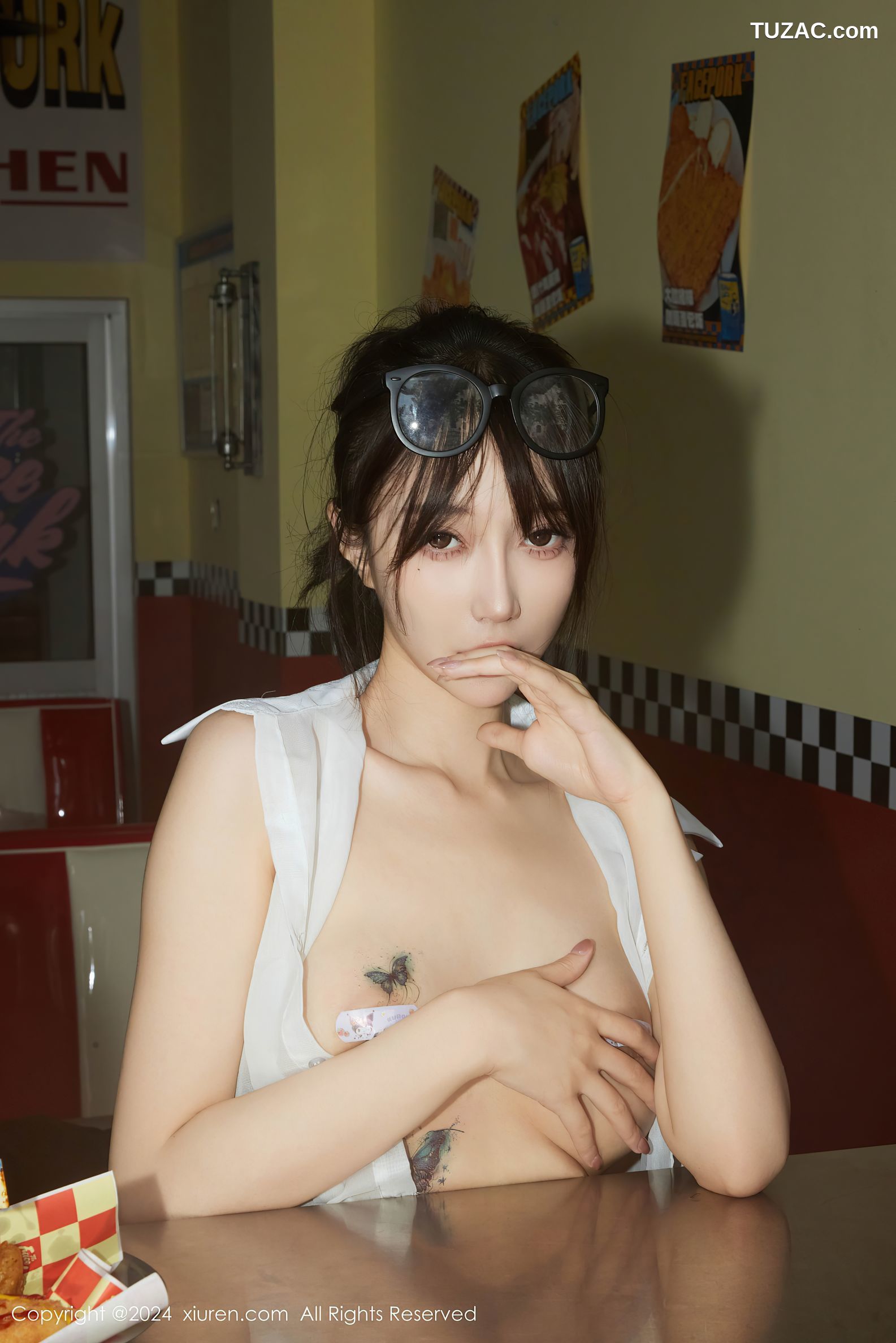 XiuRen秀人网-8811-玥儿玥er-杭州心愿旅拍-超短牛仔裤无袖轻透白衬衫黑丝爆乳-2024.07.05