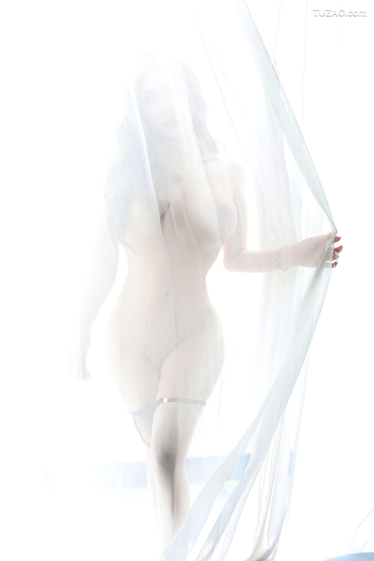 XiuRen秀人网-8813-小海臀Rena-浅色连衣短裙黑色丁字裤-2024.07.05