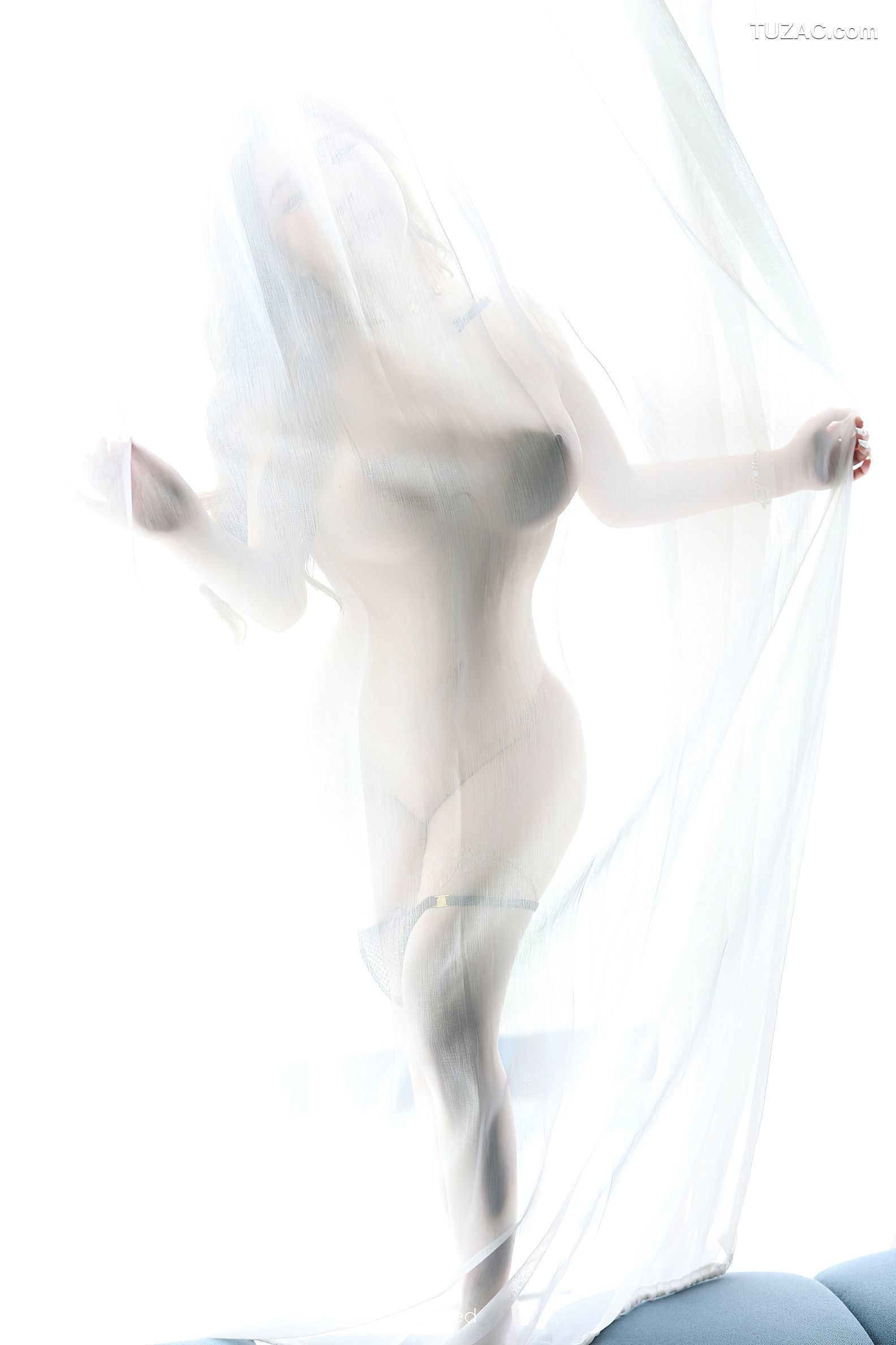 XiuRen秀人网-8813-小海臀Rena-浅色连衣短裙黑色丁字裤-2024.07.05