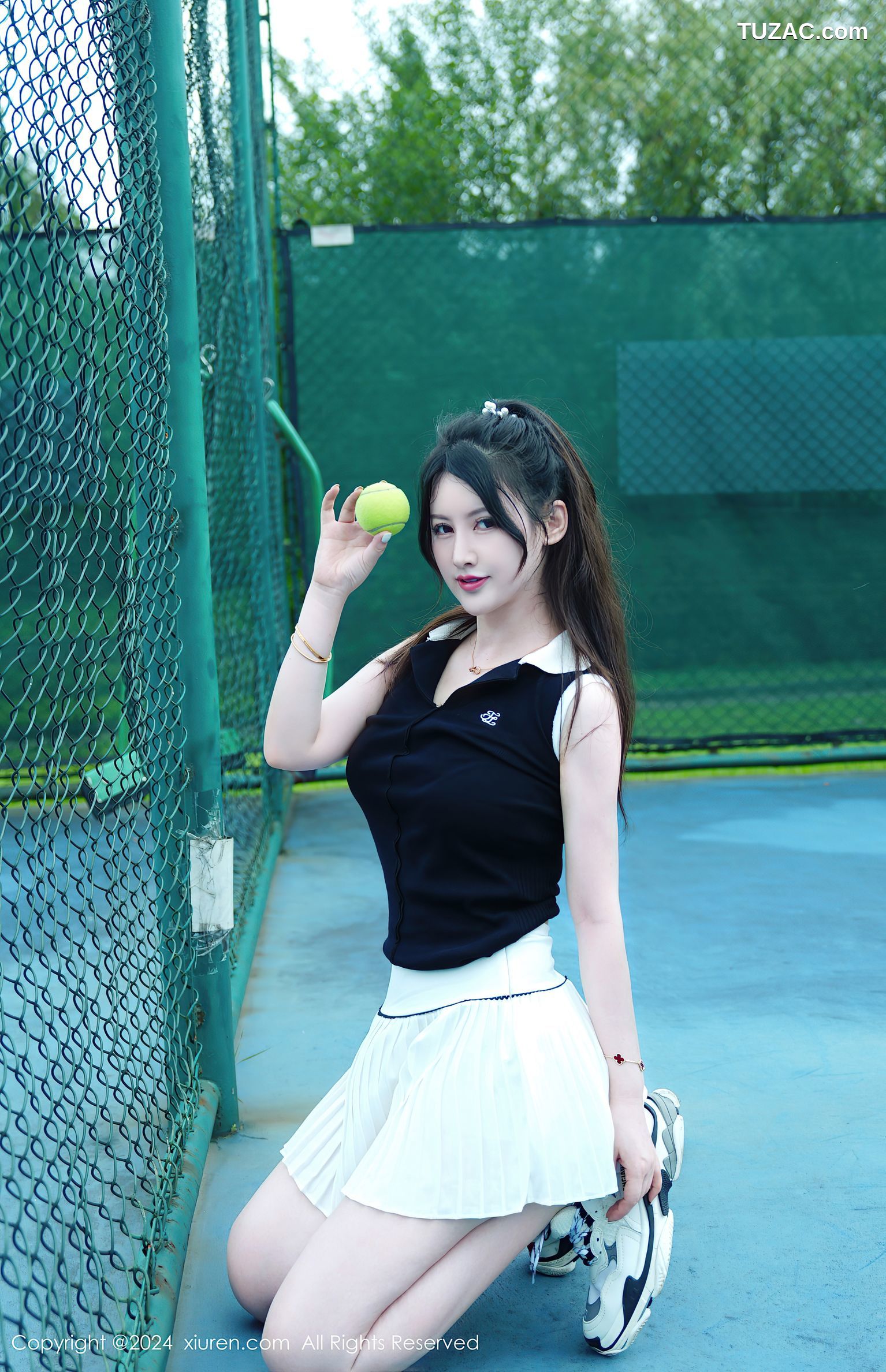 XiuRen秀人网-8821-诗诗kiki-网球场地运动T恤凸点-2024.07.08