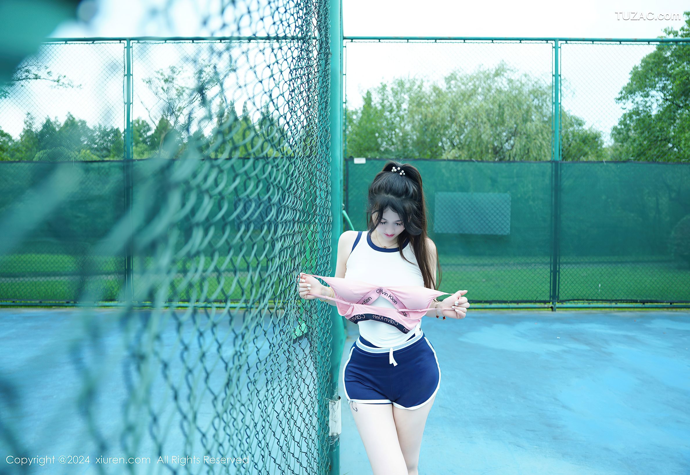XiuRen秀人网-8821-诗诗kiki-网球场地运动T恤凸点-2024.07.08
