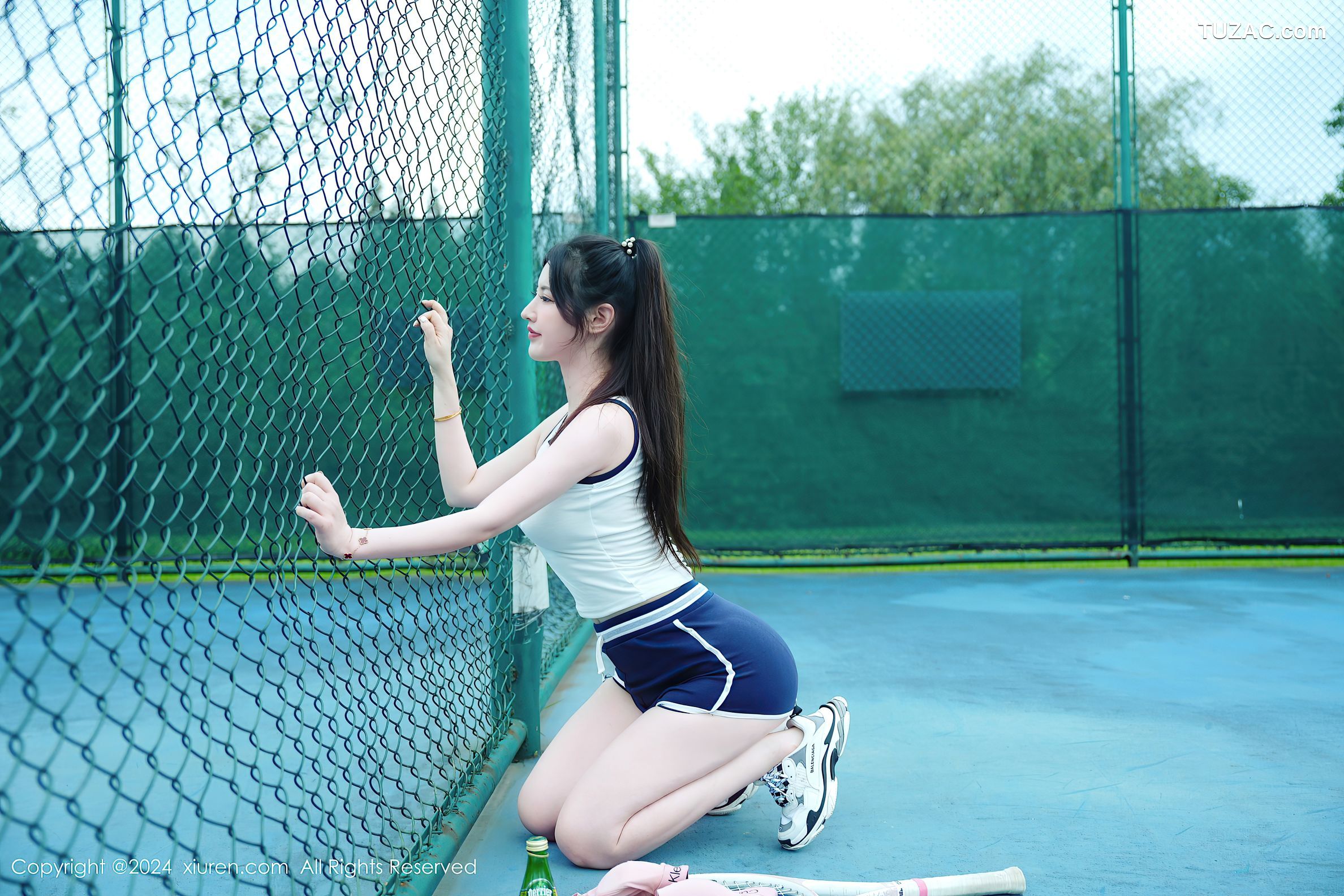 XiuRen秀人网-8821-诗诗kiki-网球场地运动T恤凸点-2024.07.08