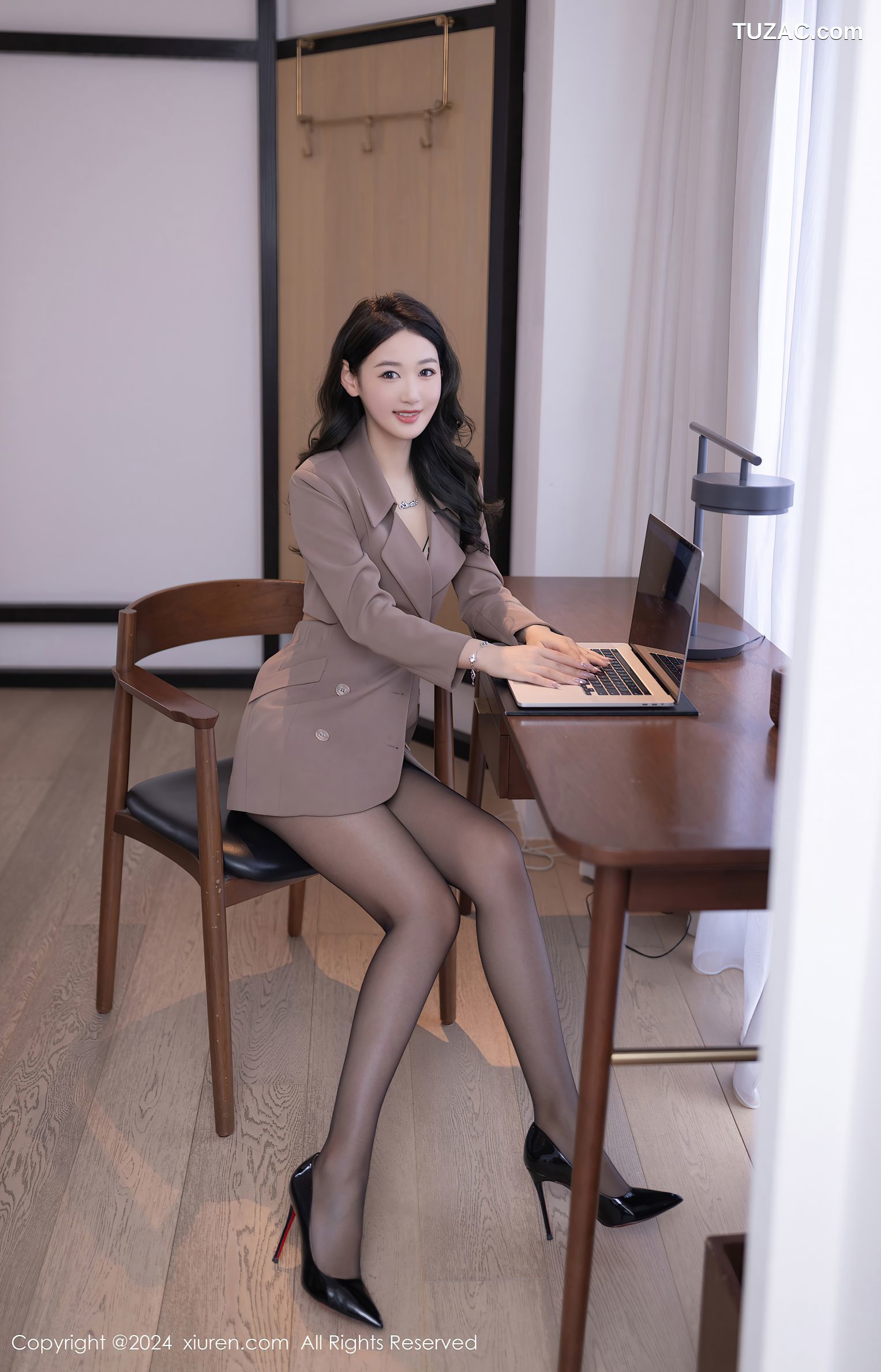 XiuRen秀人网-8824-唐安琪-犯错的秘书主题拍摄黑色内衣黑丝-2024.07.08