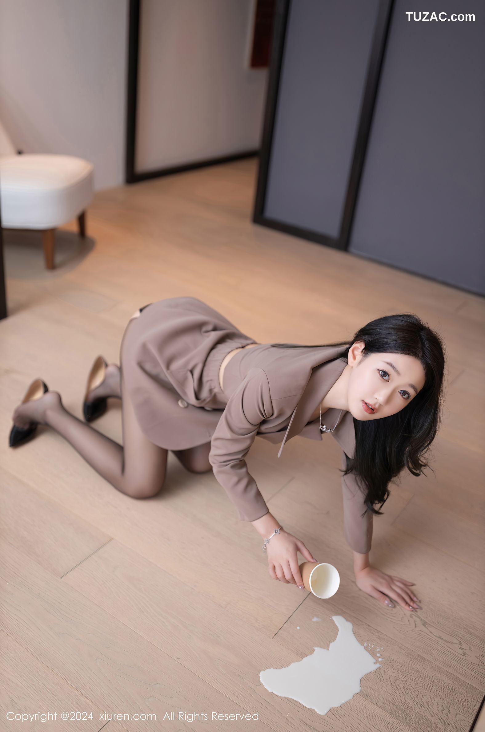 XiuRen秀人网-8824-唐安琪-犯错的秘书主题拍摄黑色内衣黑丝-2024.07.08