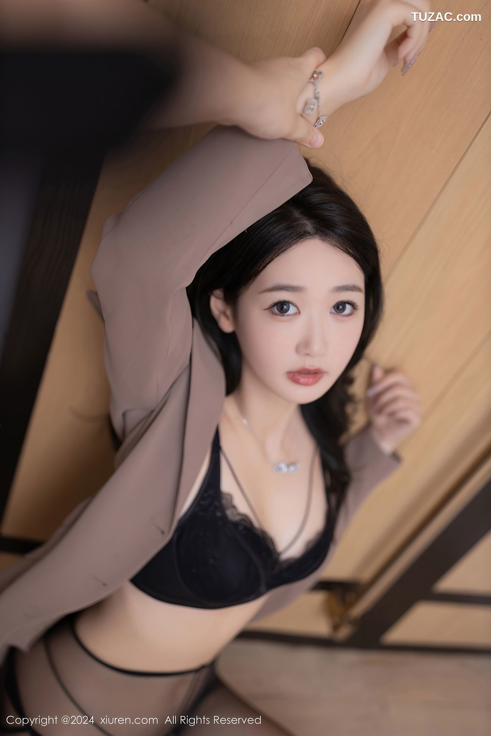 XiuRen秀人网-8824-唐安琪-犯错的秘书主题拍摄黑色内衣黑丝-2024.07.08