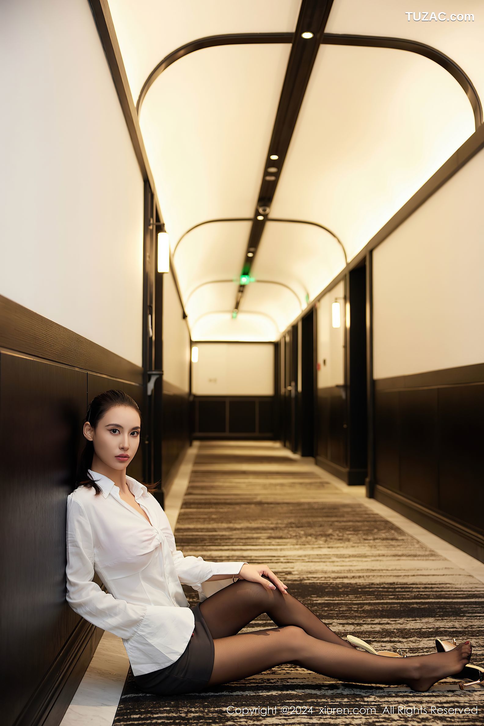 XiuRen秀人网-8828-lingyu69-远东饭店场景-白衬衫黑短裙粉色内衣黑丝-2024.07.09