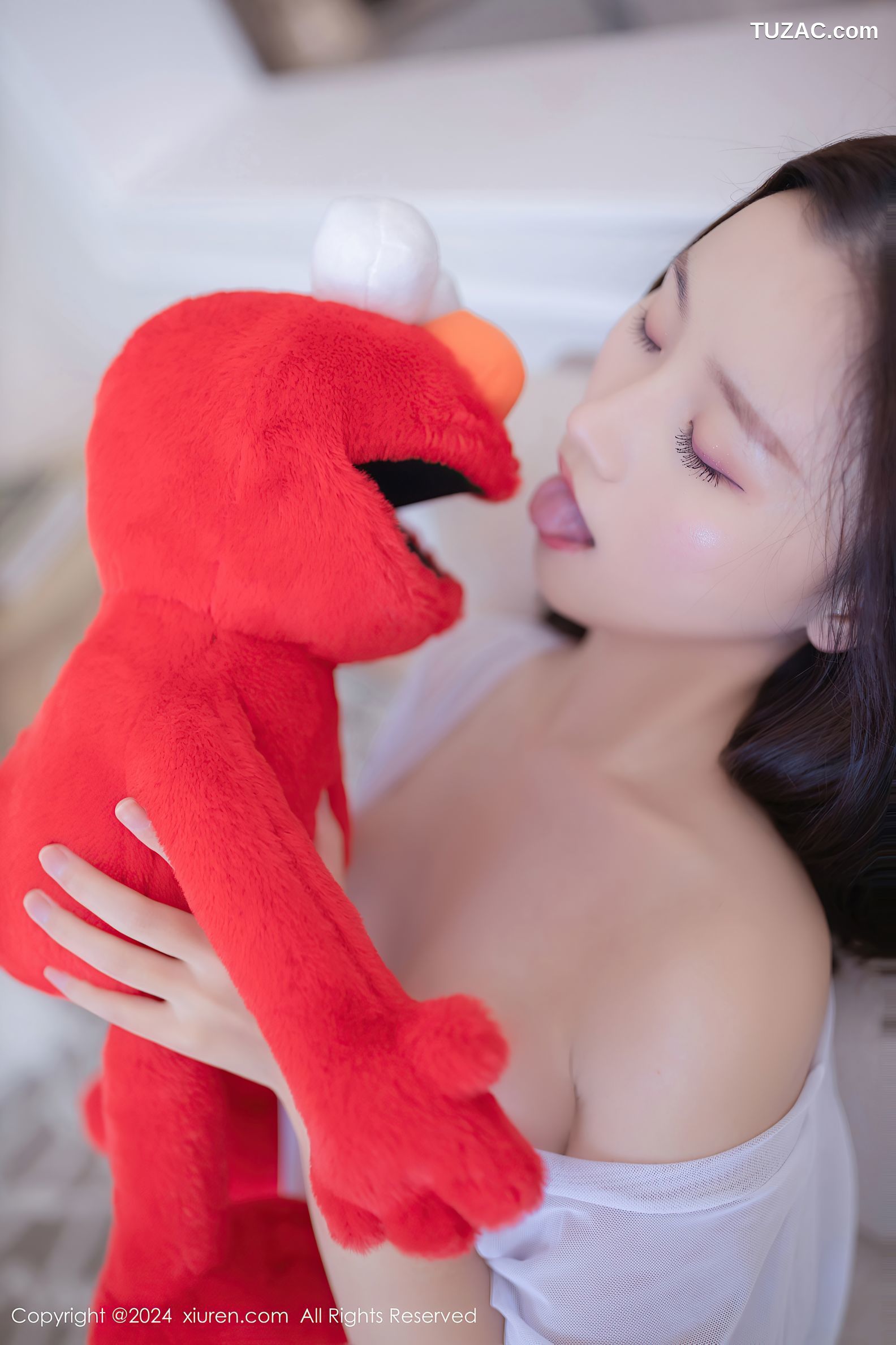 XiuRen秀人网-8834-杏子Yada-白色轻透连衣短裙肉丝爆乳-2024.07.10