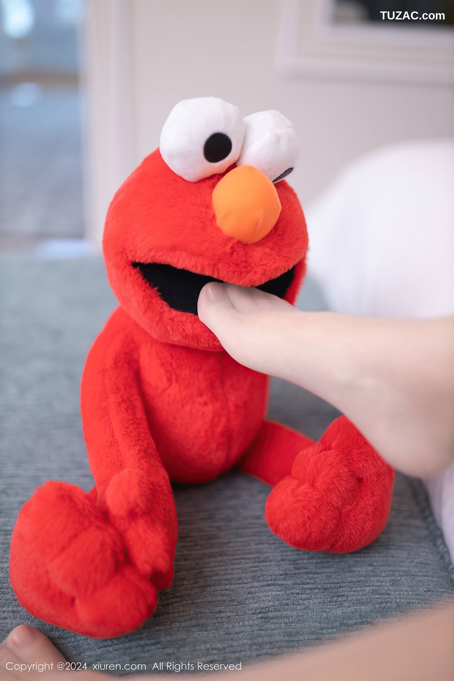 XiuRen秀人网-8834-杏子Yada-白色轻透连衣短裙肉丝爆乳-2024.07.10