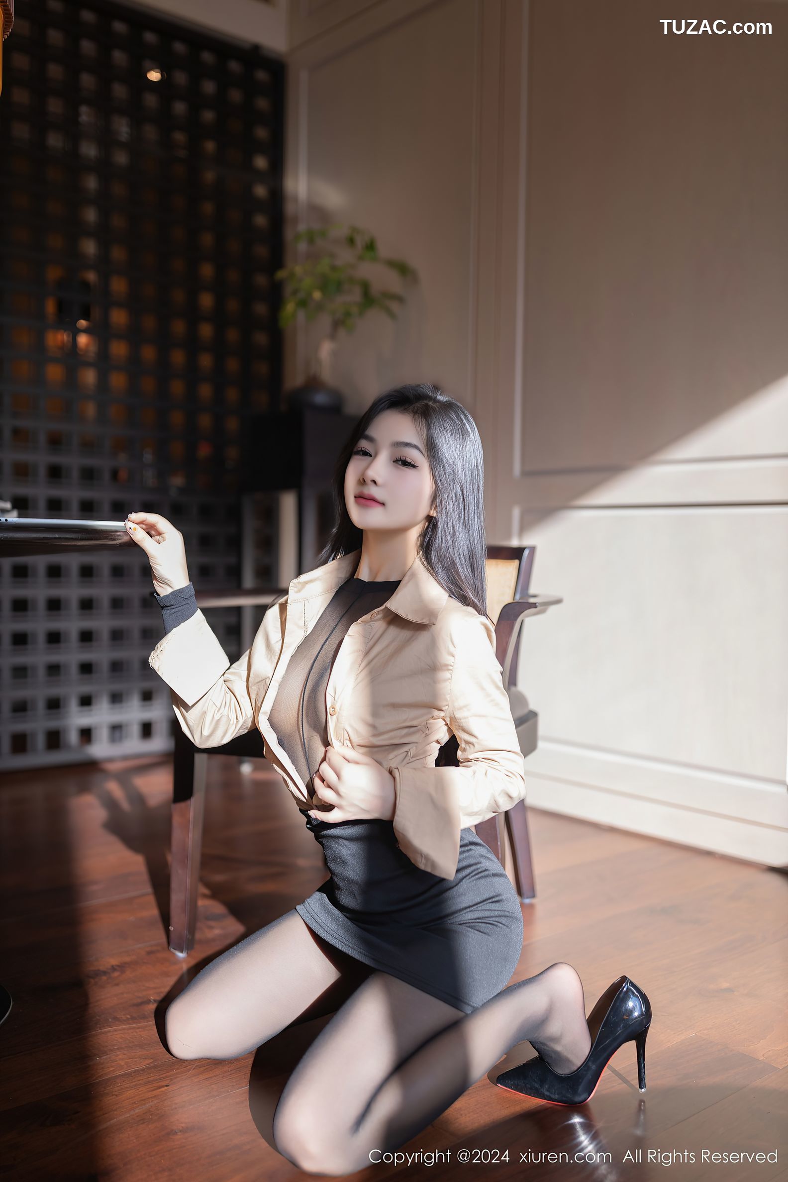 XiuRen秀人网-8835-谭小灵-OL衬衫短裙黑纱透视情趣连体内衣爆乳-2024.07.10