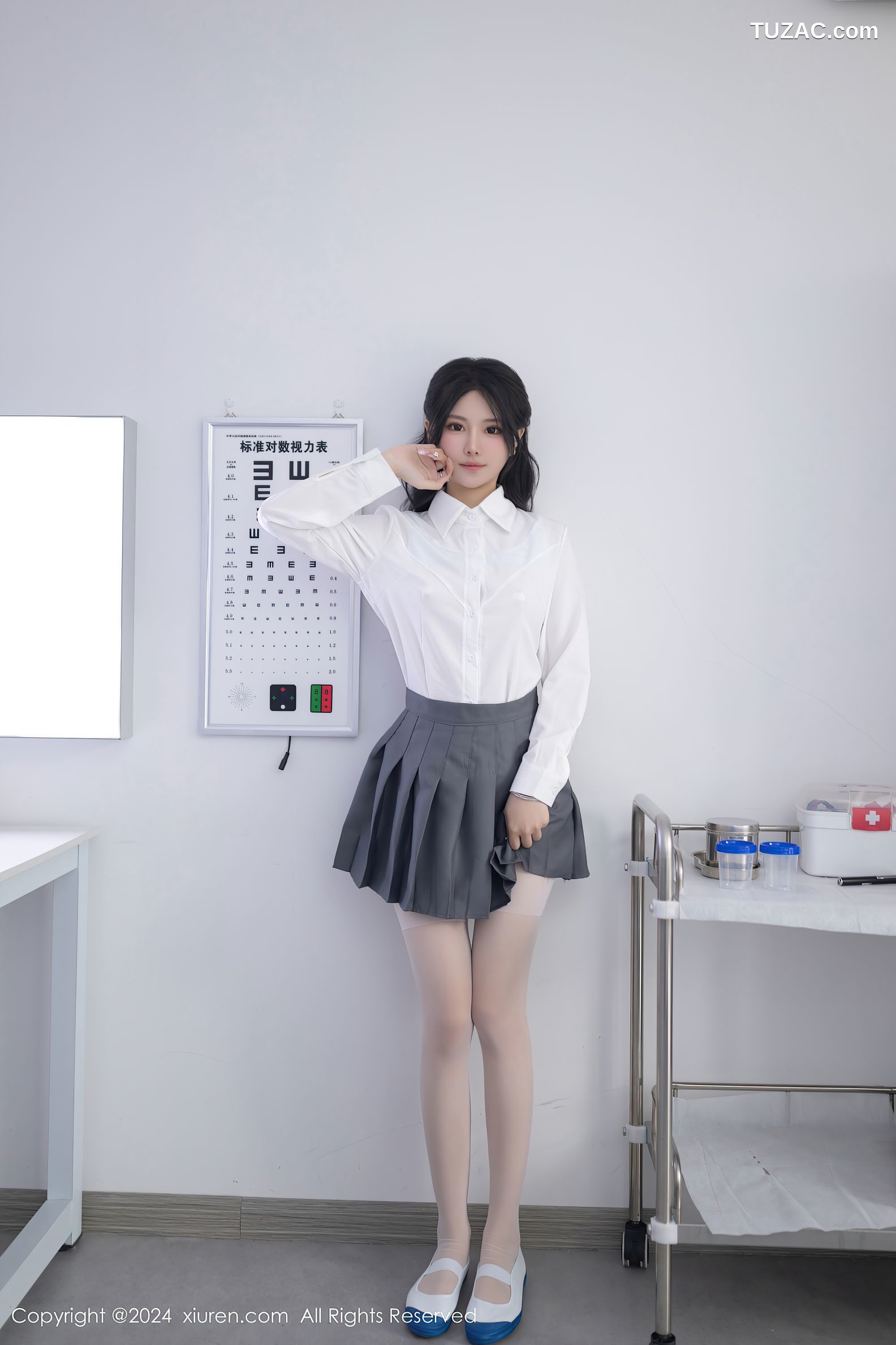 XiuRen秀人网-8852-幼幼-白色JK制服白衬衫灰短裙学生装白丝爆乳-2024.07.12