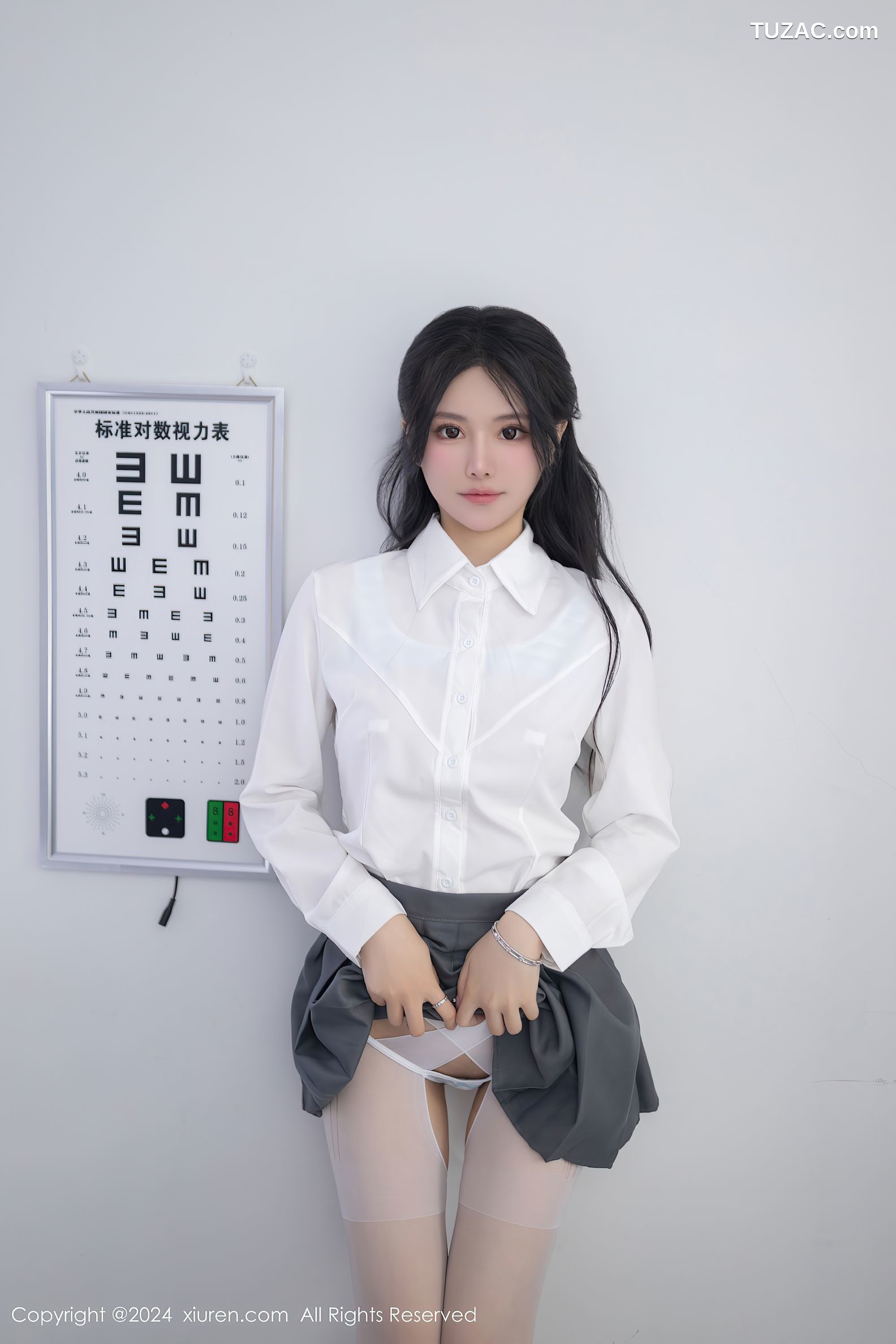 XiuRen秀人网-8852-幼幼-白色JK制服白衬衫灰短裙学生装白丝爆乳-2024.07.12