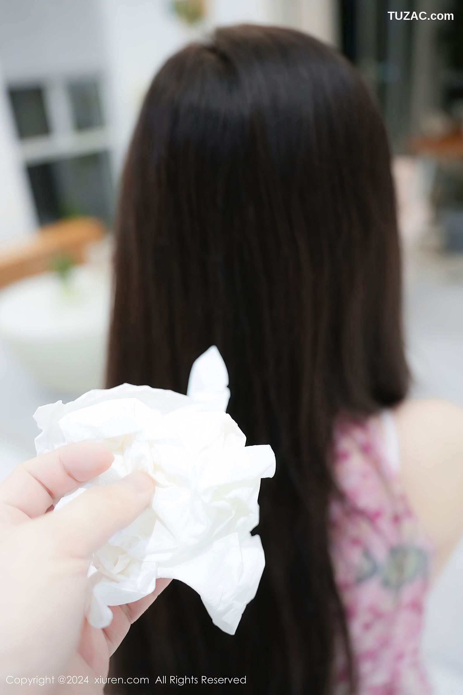 XiuRen秀人网-8855-Erikaki-尾随迷奸剧情-浅粉碎花裙爆乳-2024.07.12