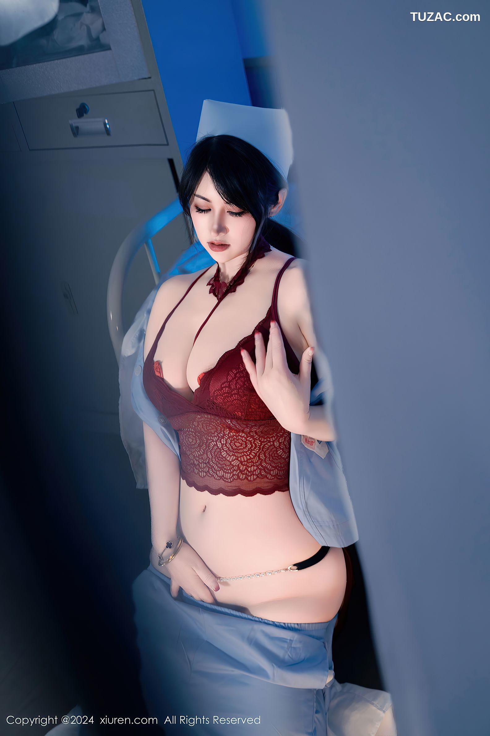 XiuRen秀人网-8859-诗诗kiki-日系保健室蓝衣护士酒红色蕾丝内衣珍珠丁字裤-2024.07.15