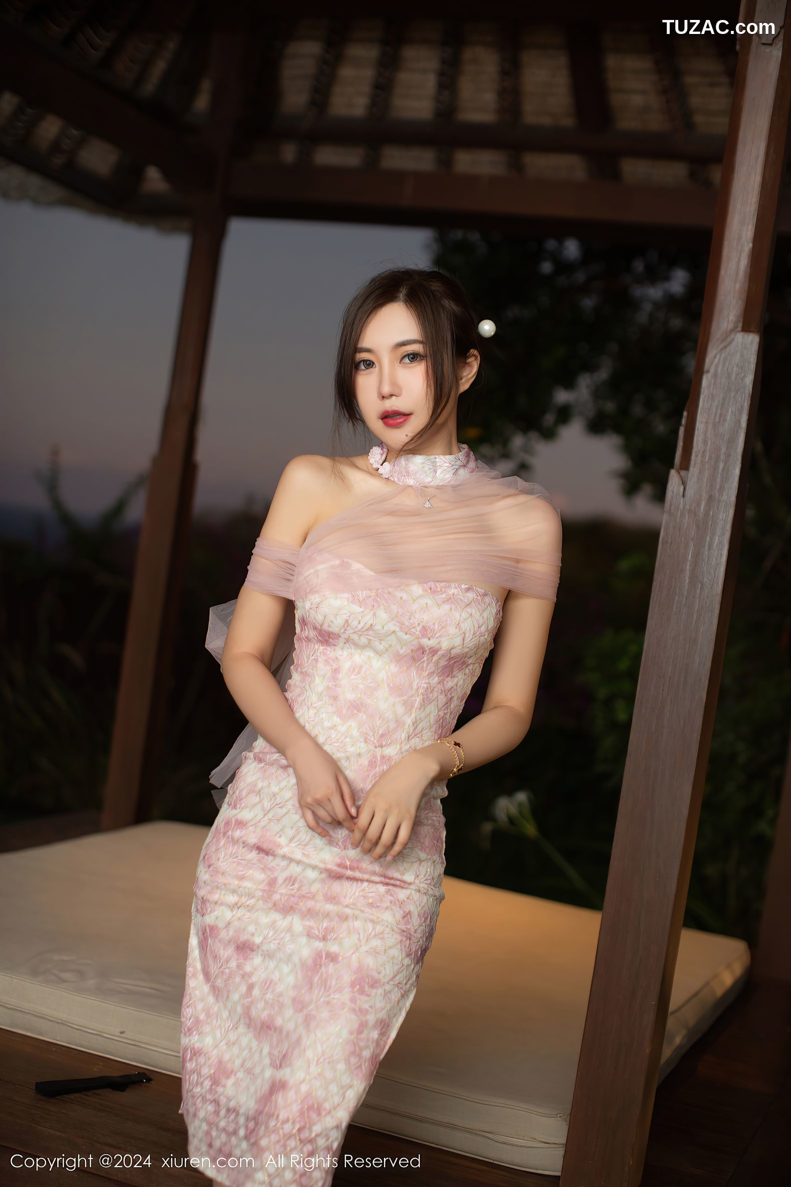 XiuRen秀人网-8868-绮里嘉ula-粉纹旗袍透视粉花内衣-2024.07.16