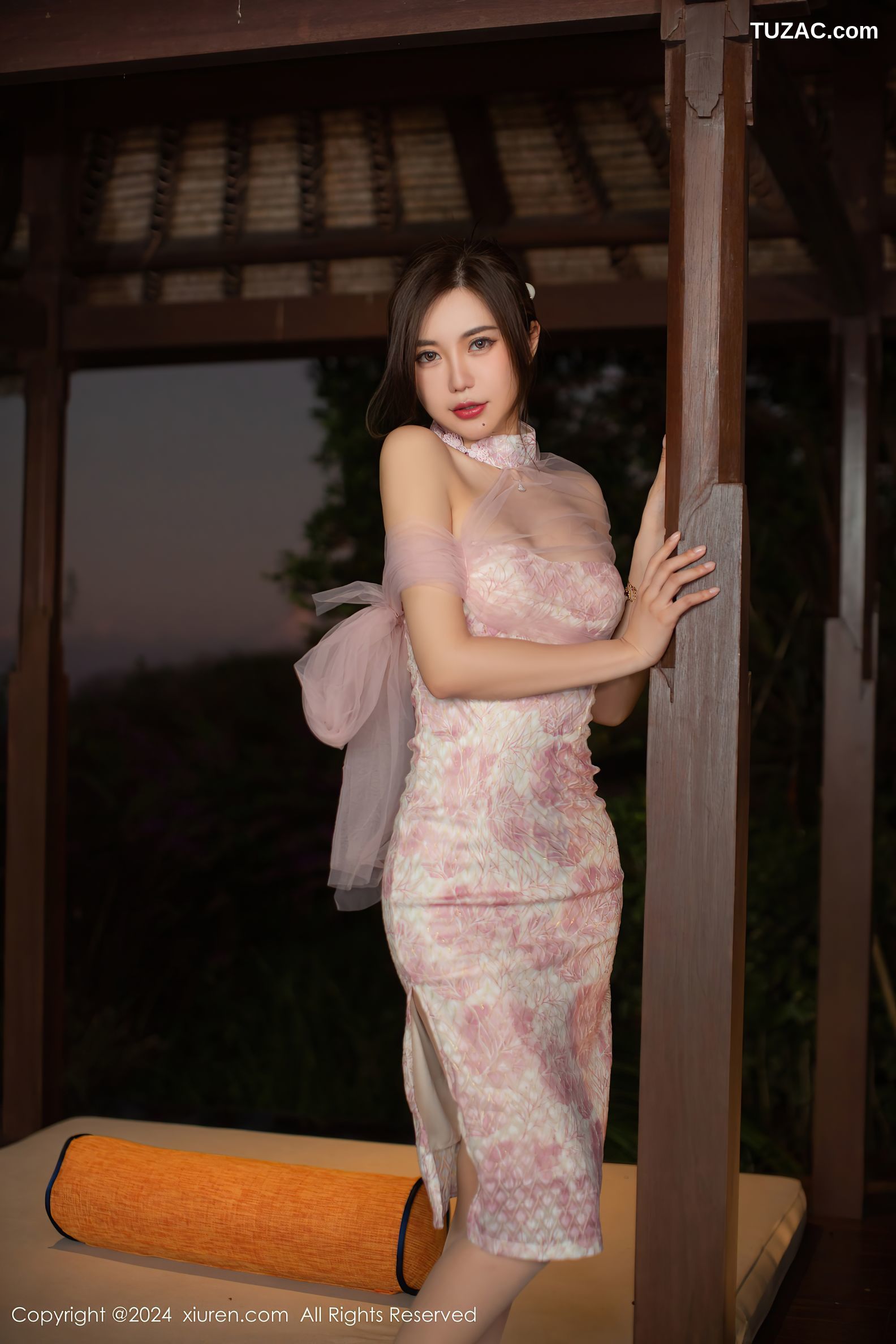 XiuRen秀人网-8868-绮里嘉ula-粉纹旗袍透视粉花内衣-2024.07.16