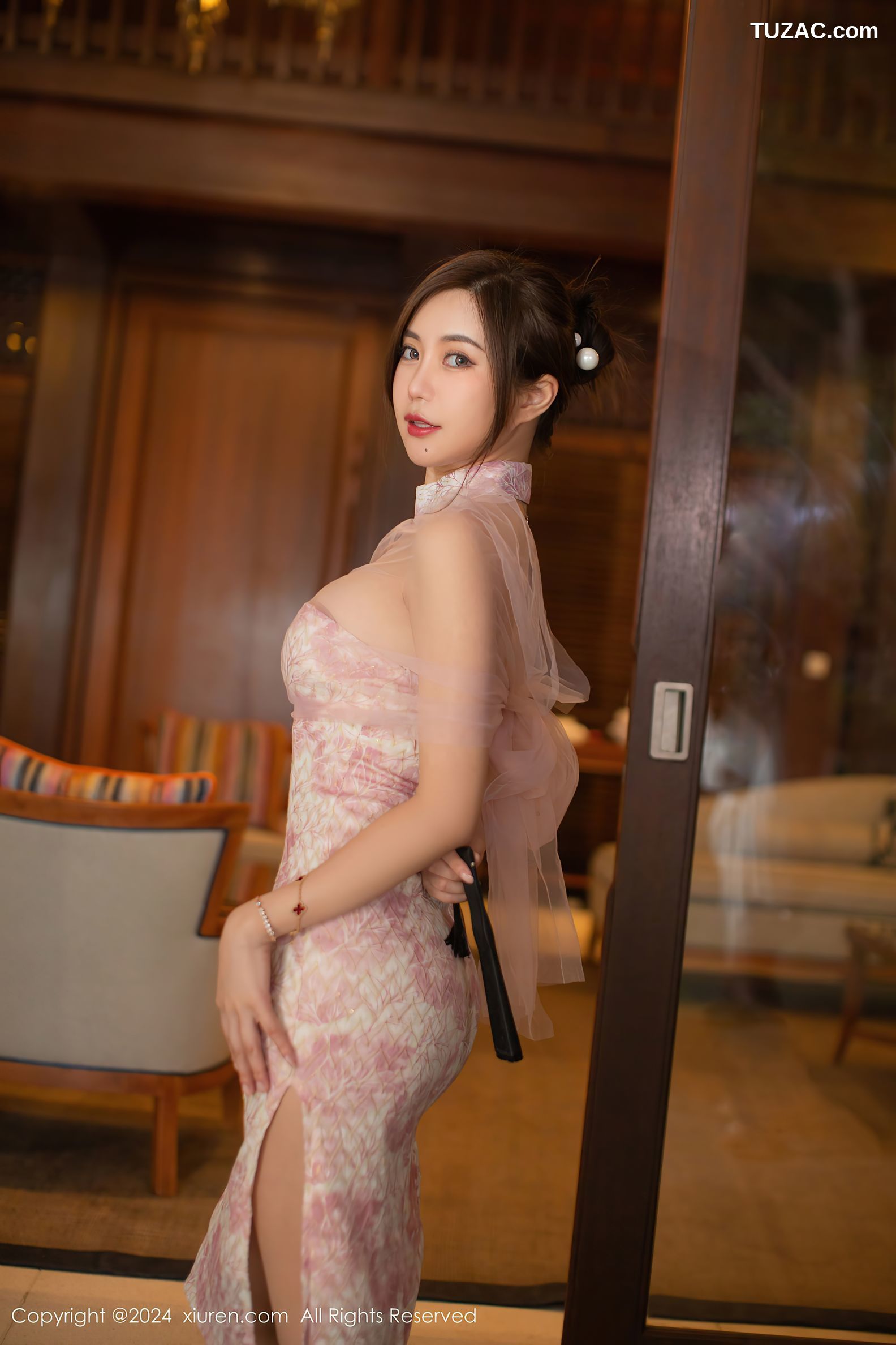 XiuRen秀人网-8868-绮里嘉ula-粉纹旗袍透视粉花内衣-2024.07.16