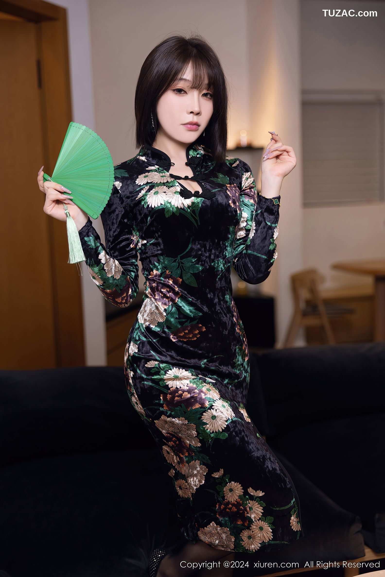XiuRen秀人网-8876-徐莉芝Booty-黑色印花旗袍黑丝-2024.07.17