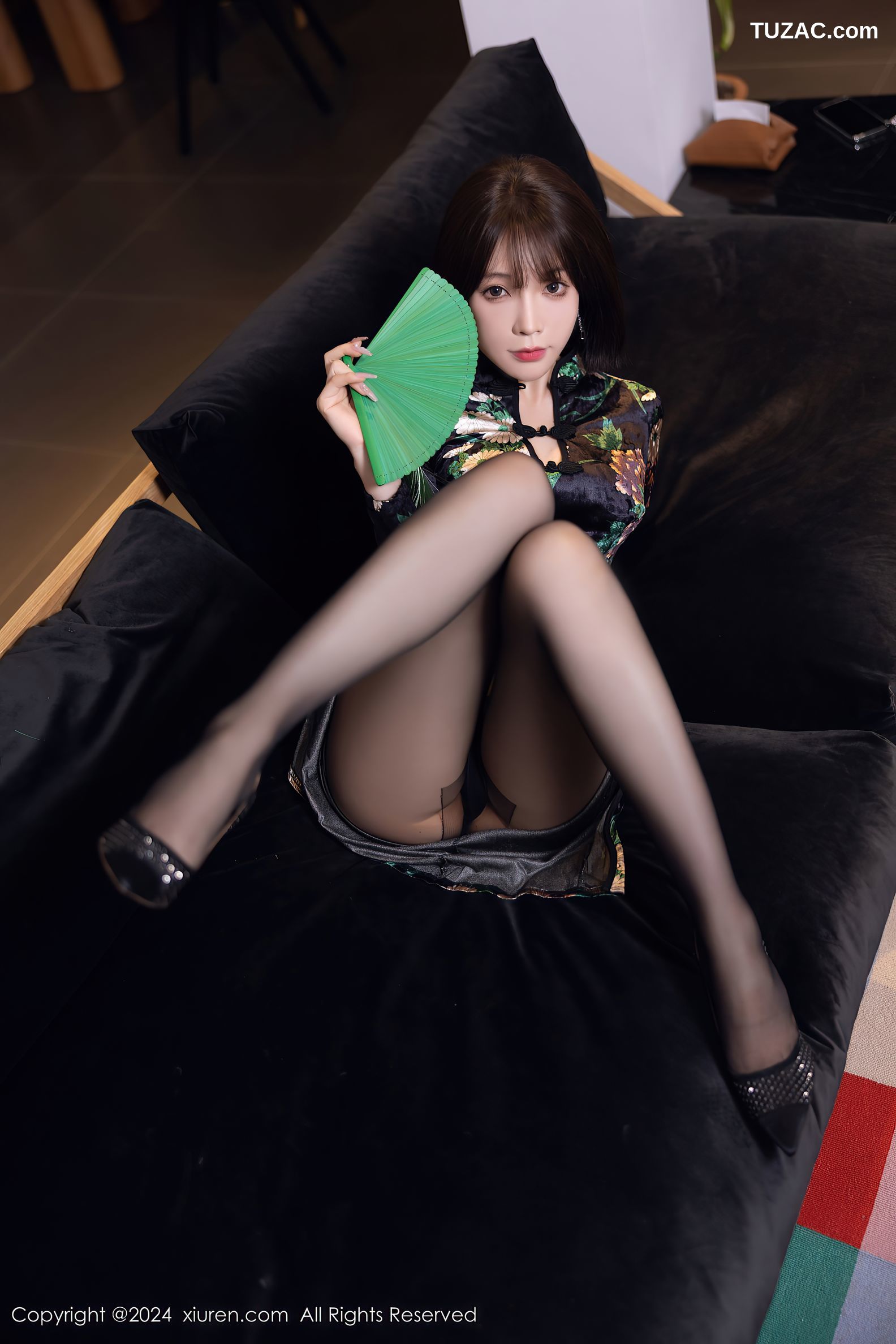 XiuRen秀人网-8876-徐莉芝Booty-黑色印花旗袍黑丝-2024.07.17