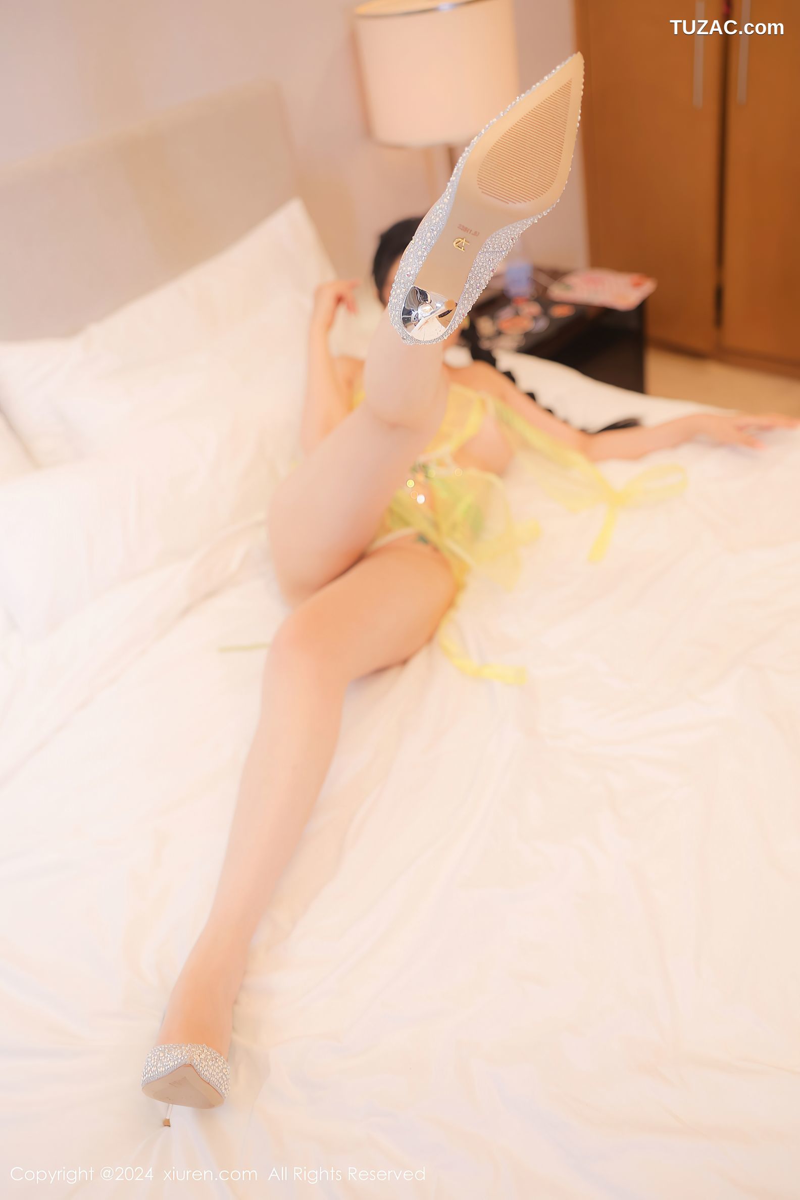 XiuRen秀人网-8913-田冰冰-绿色抹胸情趣透视黄纱-2024.07.25