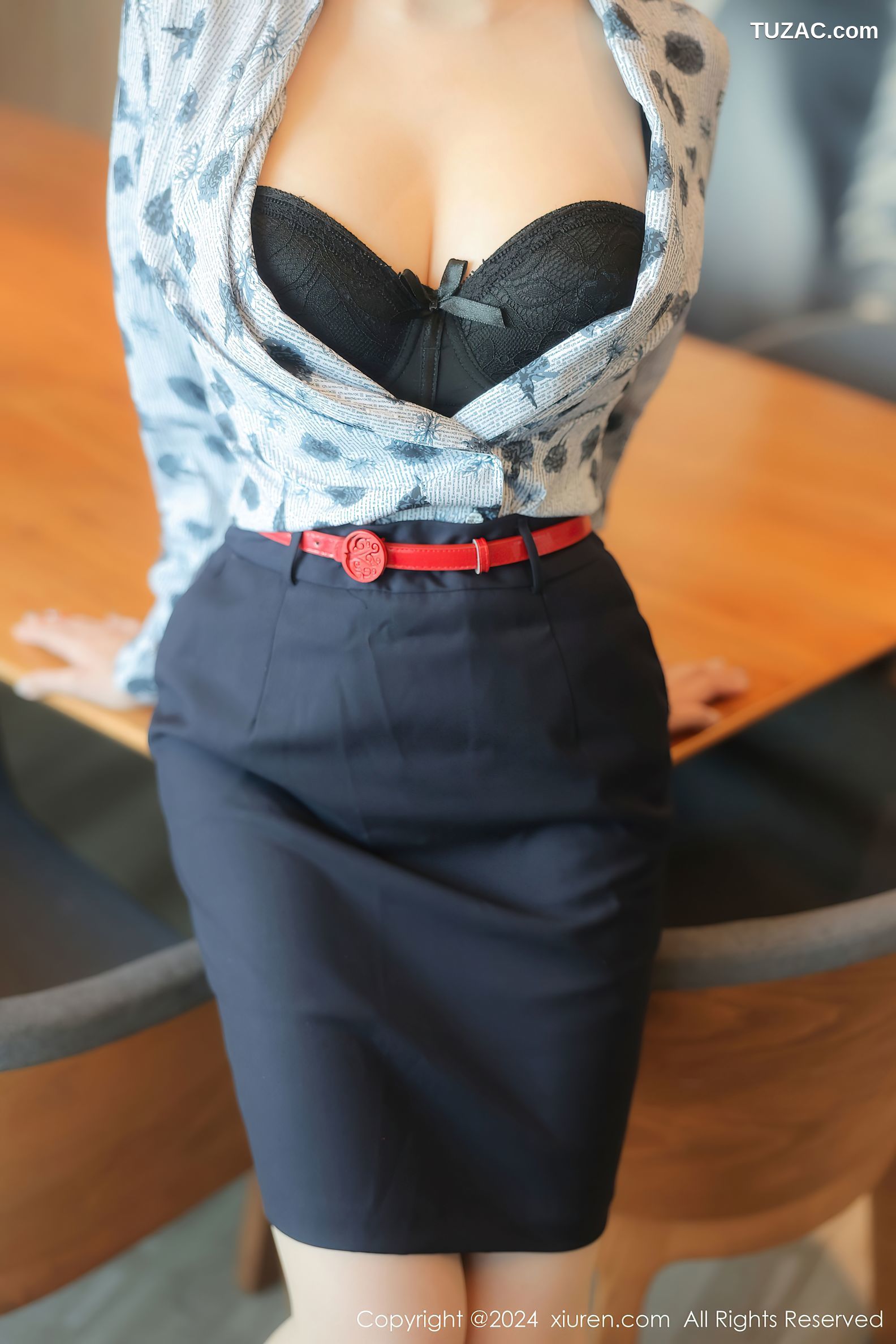 XiuRen秀人网-8919-袁圆-首套-酒店女服务员制服衬衫短裙黑色内衣肉丝爆乳-2024.07.26