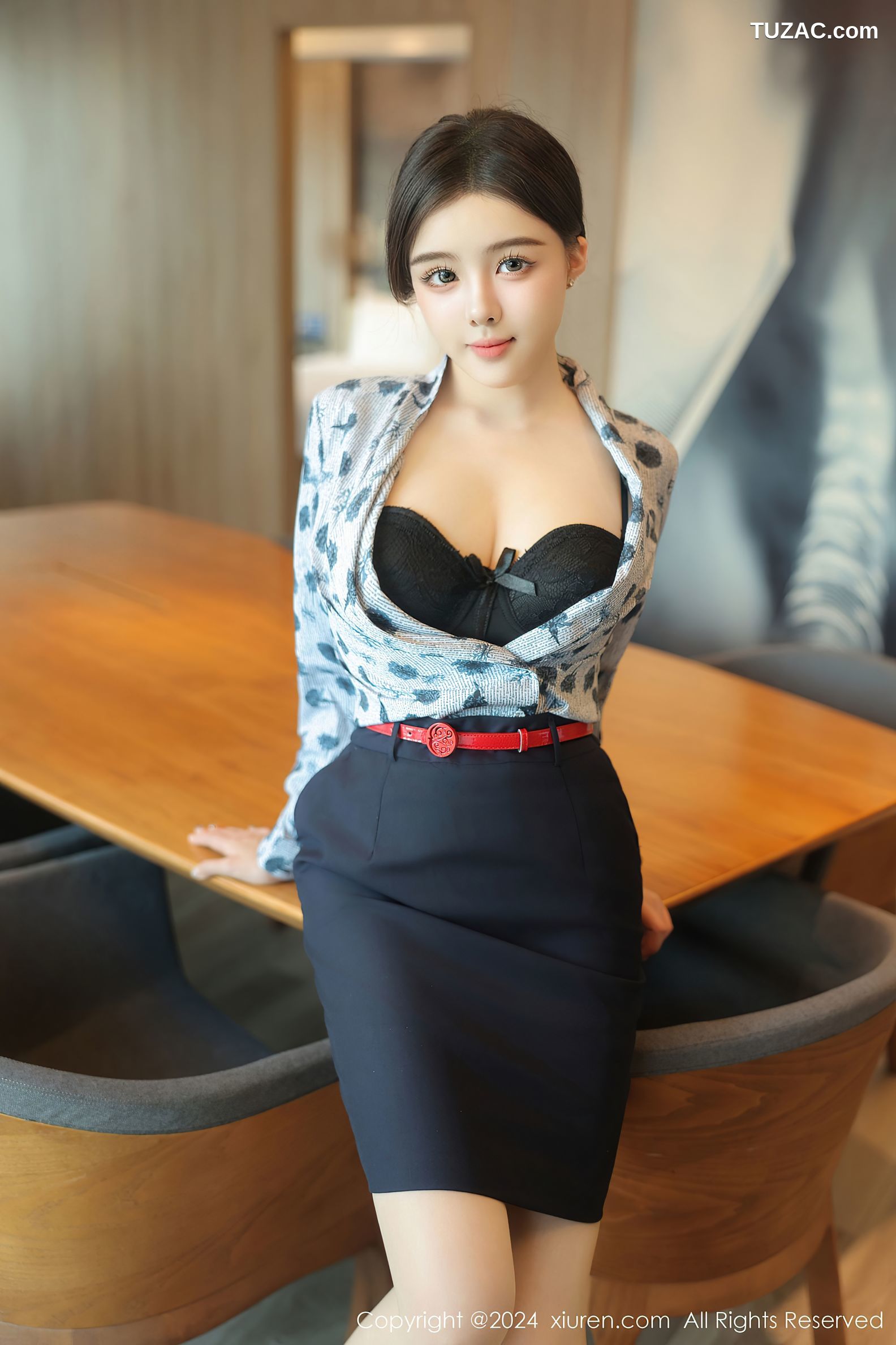 XiuRen秀人网-8919-袁圆-首套-酒店女服务员制服衬衫短裙黑色内衣肉丝爆乳-2024.07.26