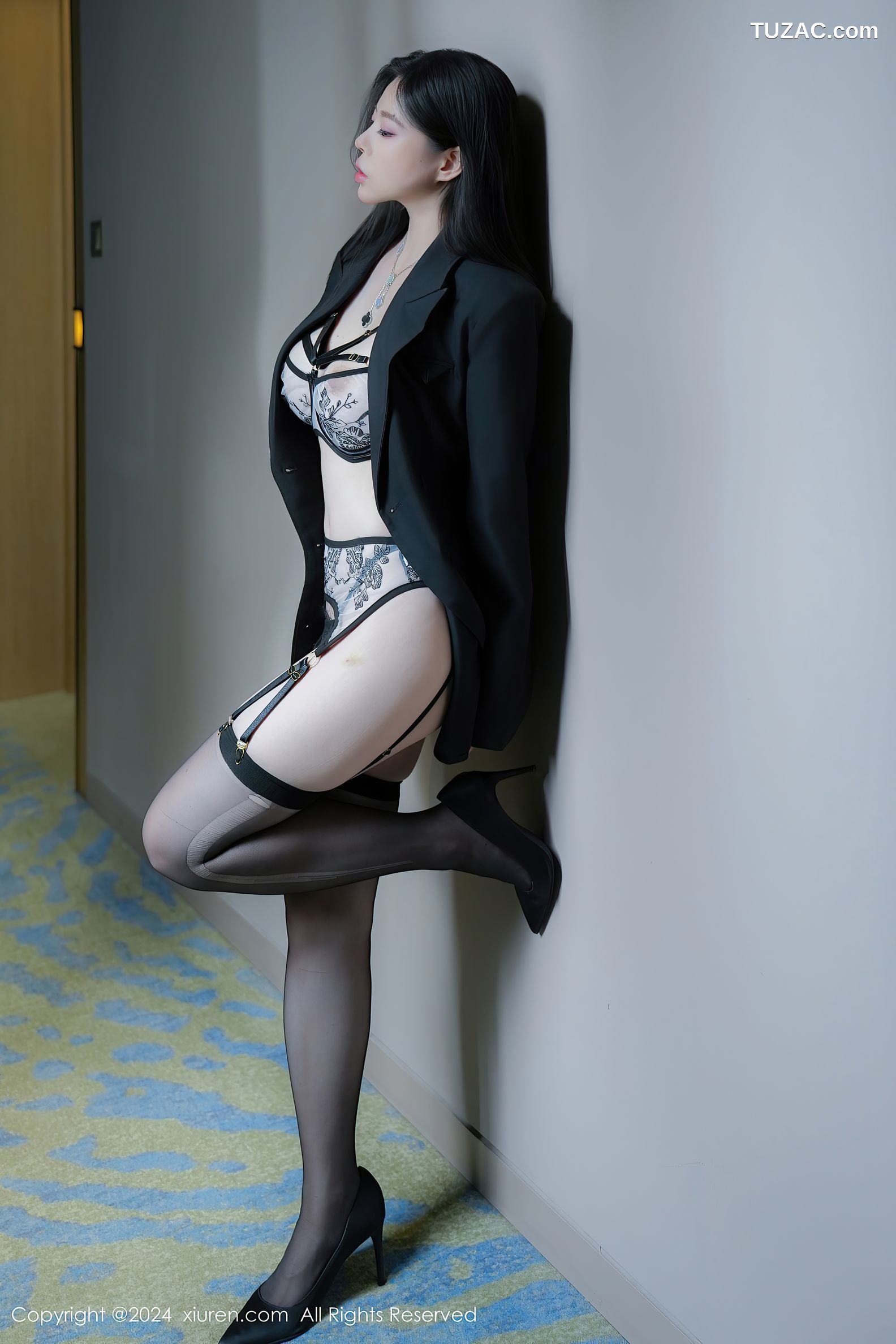 XiuRen秀人网-8920-白茹雪abby-淡紫吊带连衣裙-黑西服外套黑色情趣内衣黑丝-2024.07.26