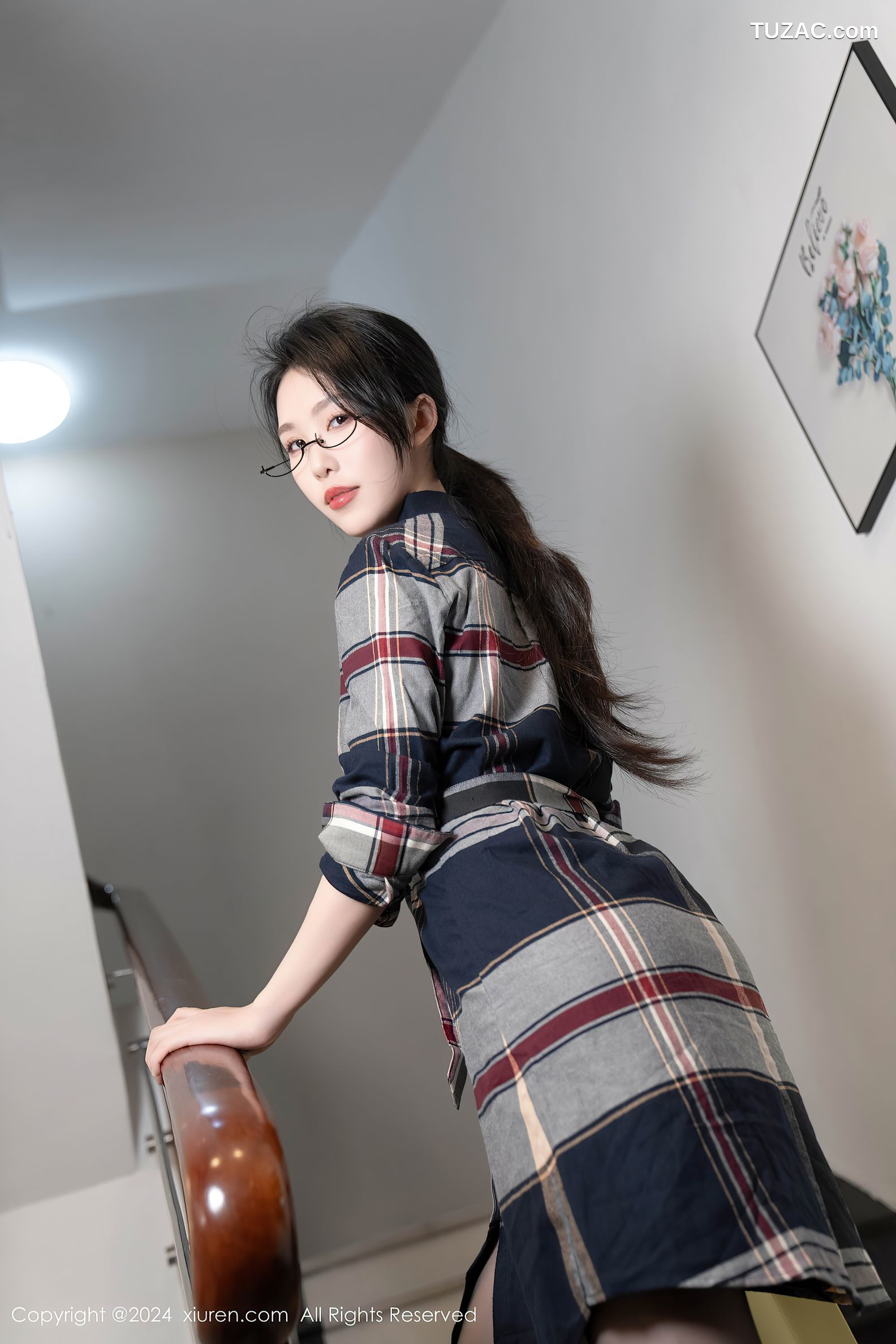 XiuRen秀人网-8924-利世-格子连衣裙黑色情趣内衣黑丝-2024.07.26