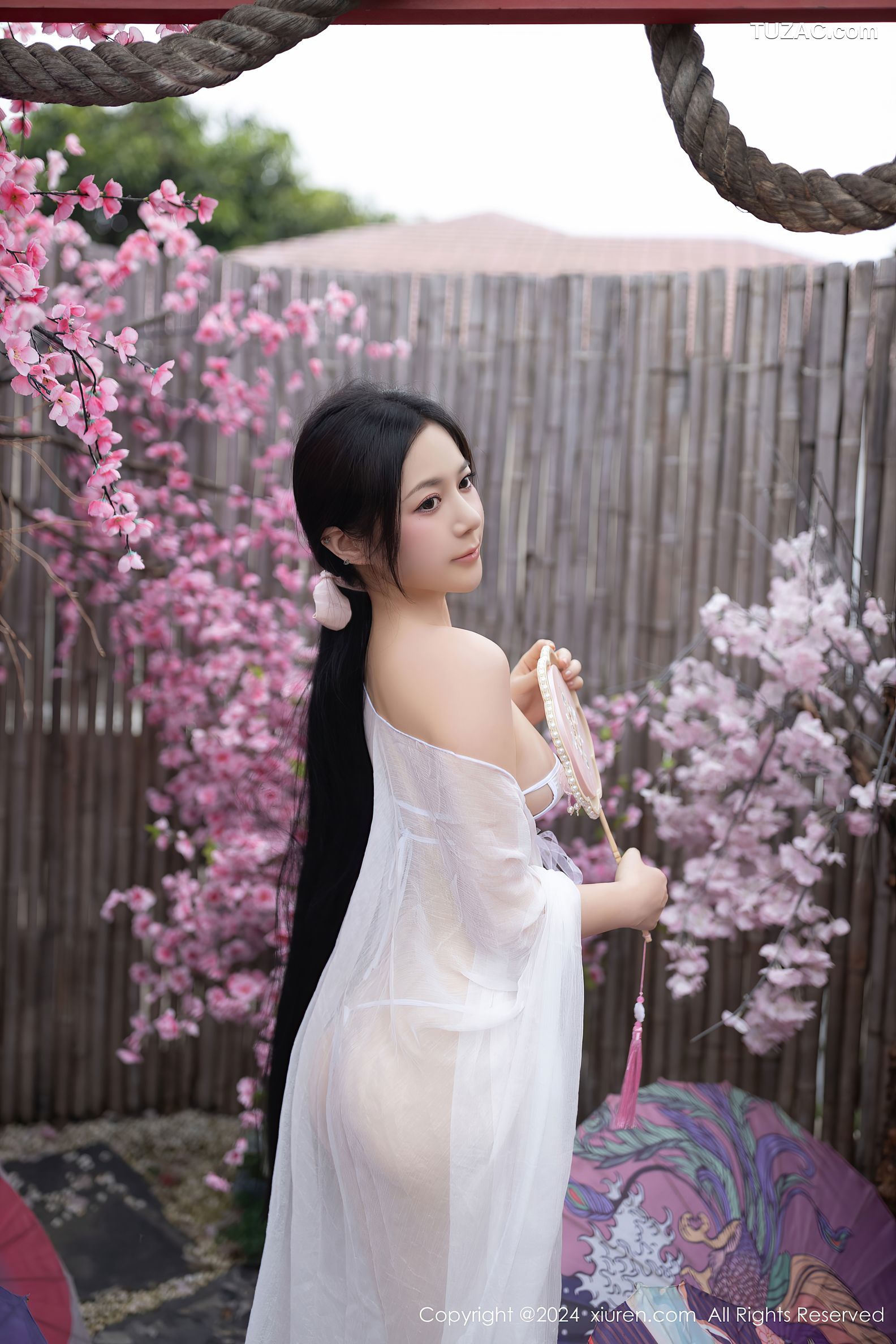 XiuRen秀人网-8927-鱼子酱Fish-迪拜旅拍-古风轻透白纱裙超小白色内衣爆乳-2024.07.26