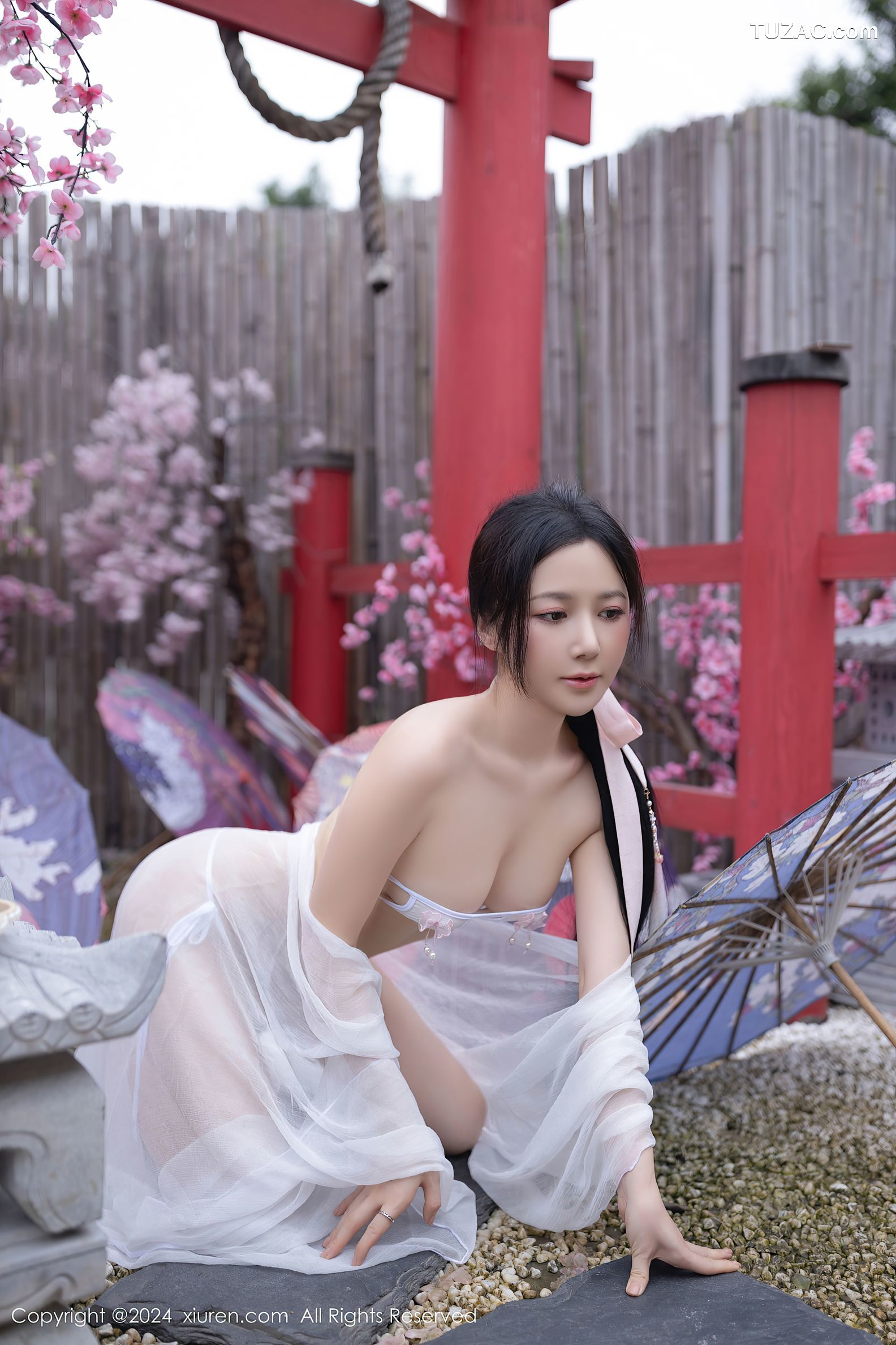XiuRen秀人网-8927-鱼子酱Fish-迪拜旅拍-古风轻透白纱裙超小白色内衣爆乳-2024.07.26