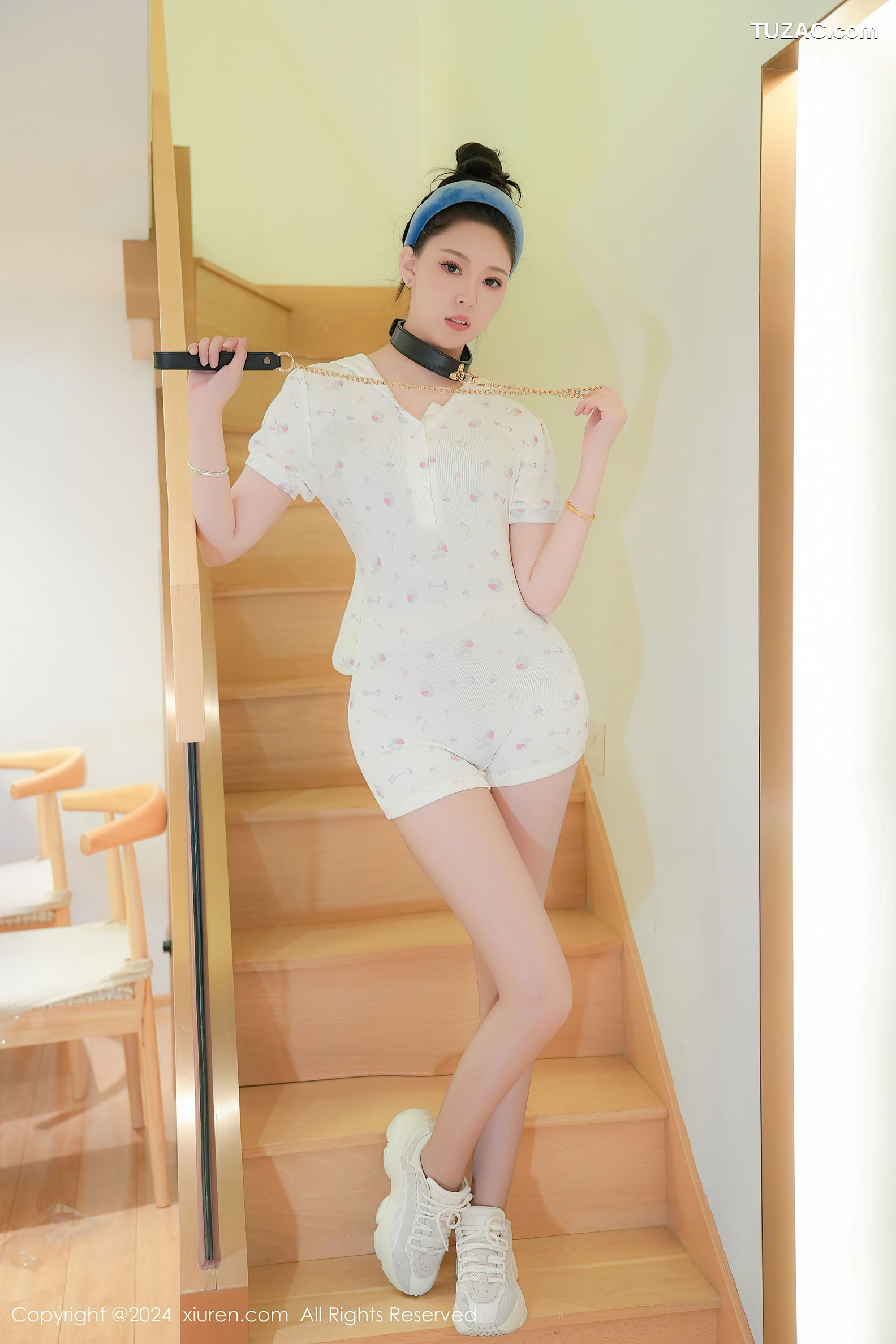 XiuRen秀人网-8930-小波多-白色小花图案连体运动裤黑蕾丝内衣爆乳-2024.07.29