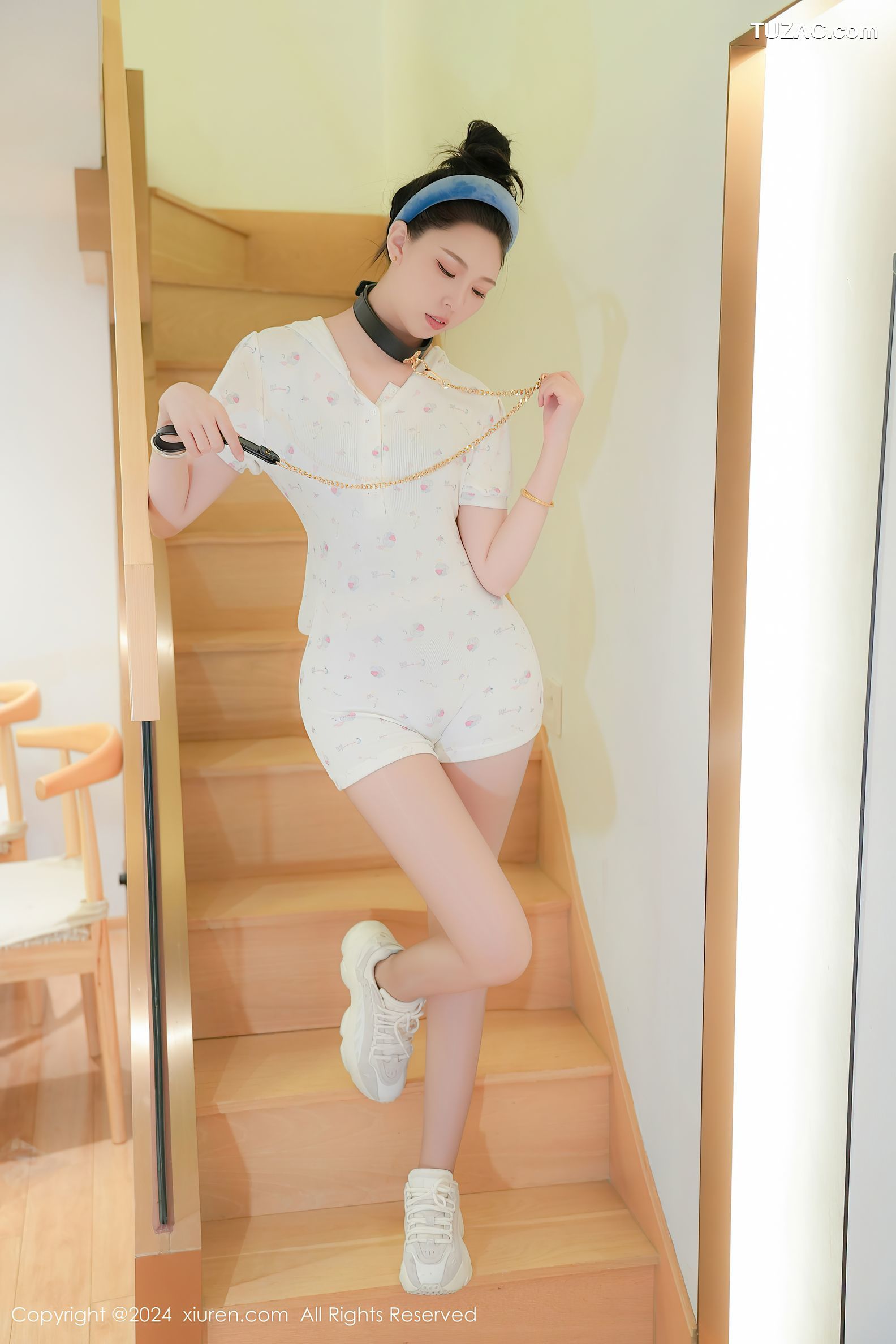 XiuRen秀人网-8930-小波多-白色小花图案连体运动裤黑蕾丝内衣爆乳-2024.07.29