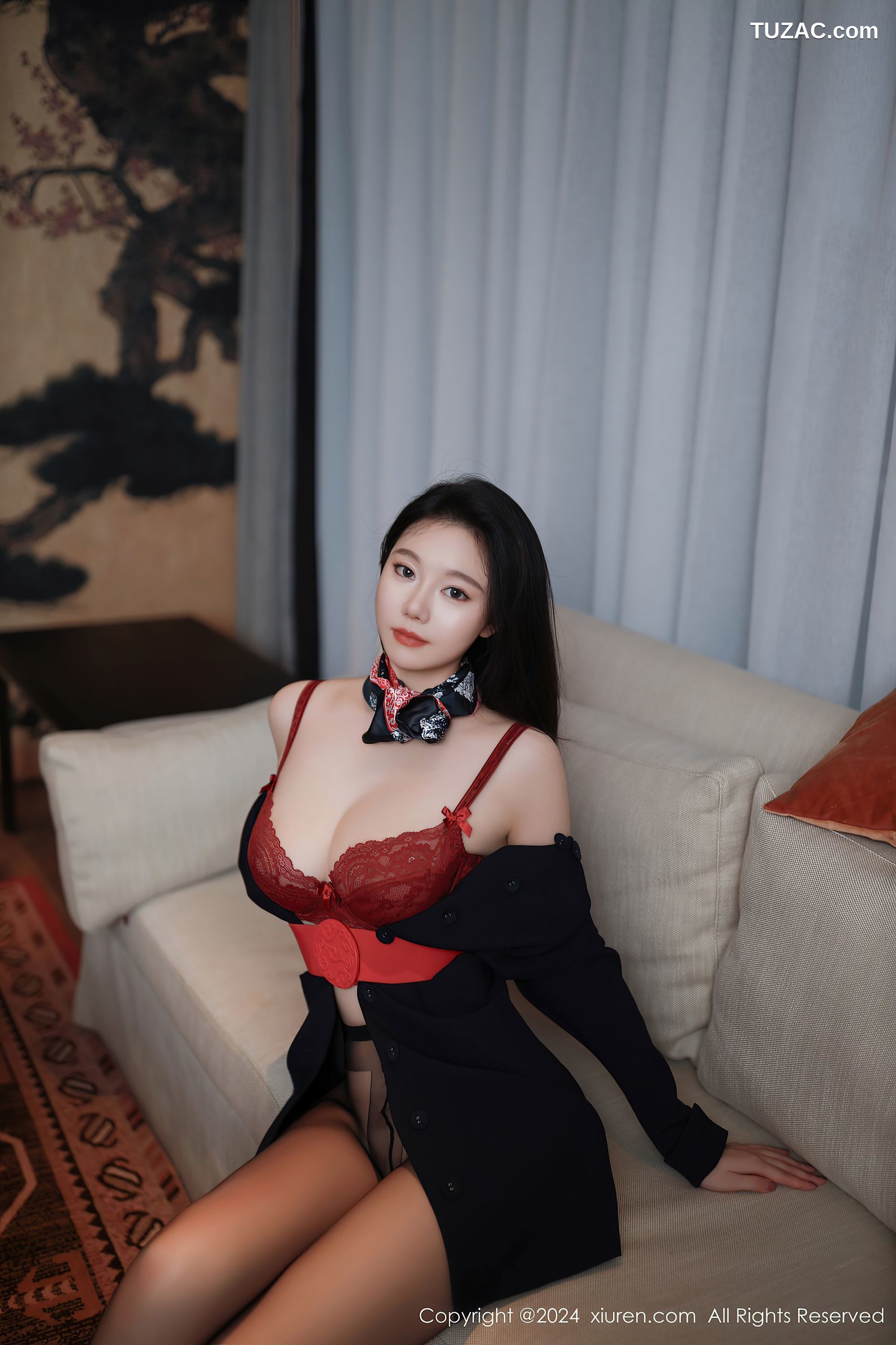 XiuRen秀人网-8942-安然anran-迪拜旅拍-深蓝色空姐制服裙装红色内衣黑丝-2024.07.30