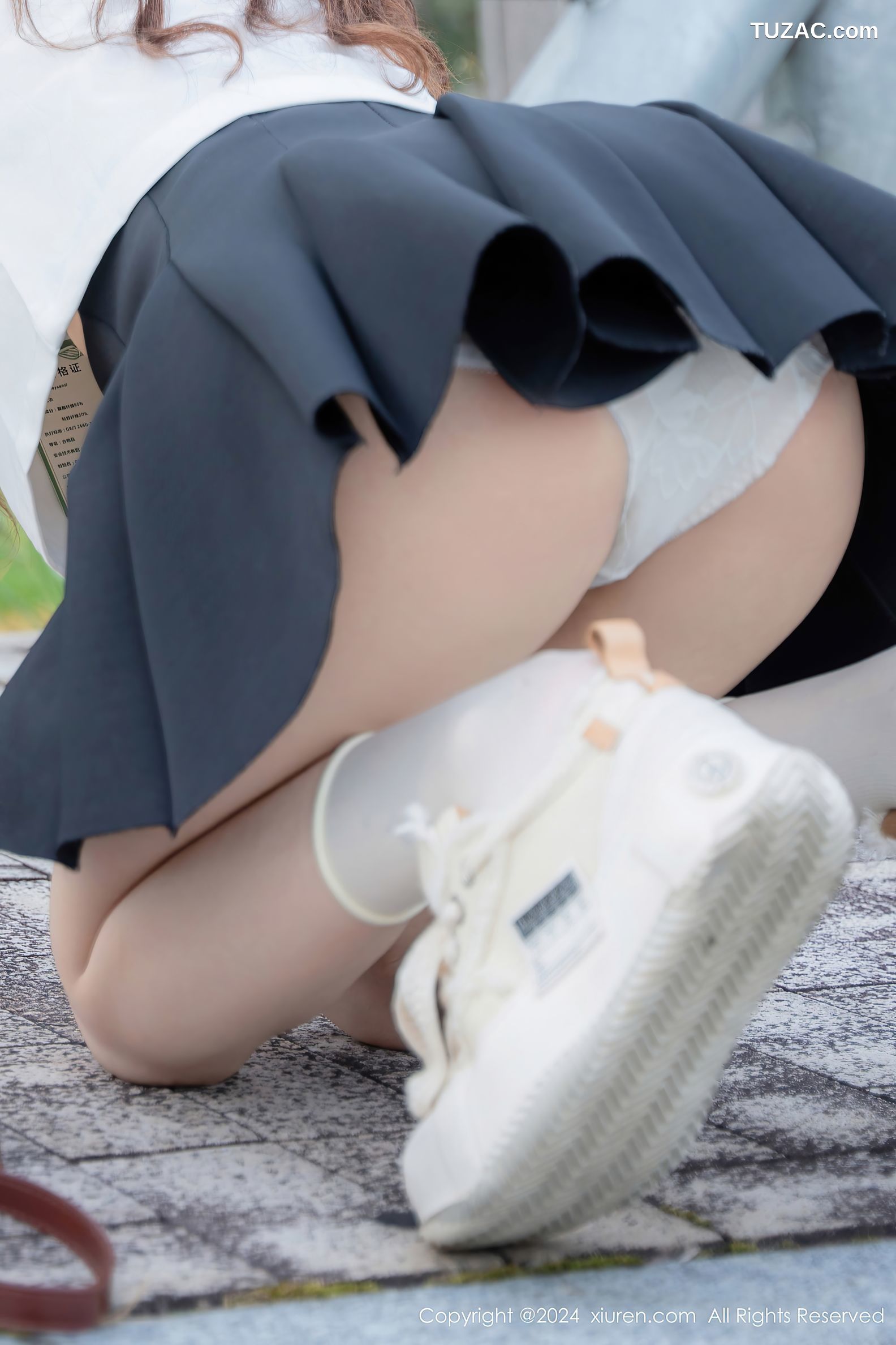 XiuRen秀人网-8948-拍黄瓜girl-首套-学生装水手服深灰短裙-2024.08.01