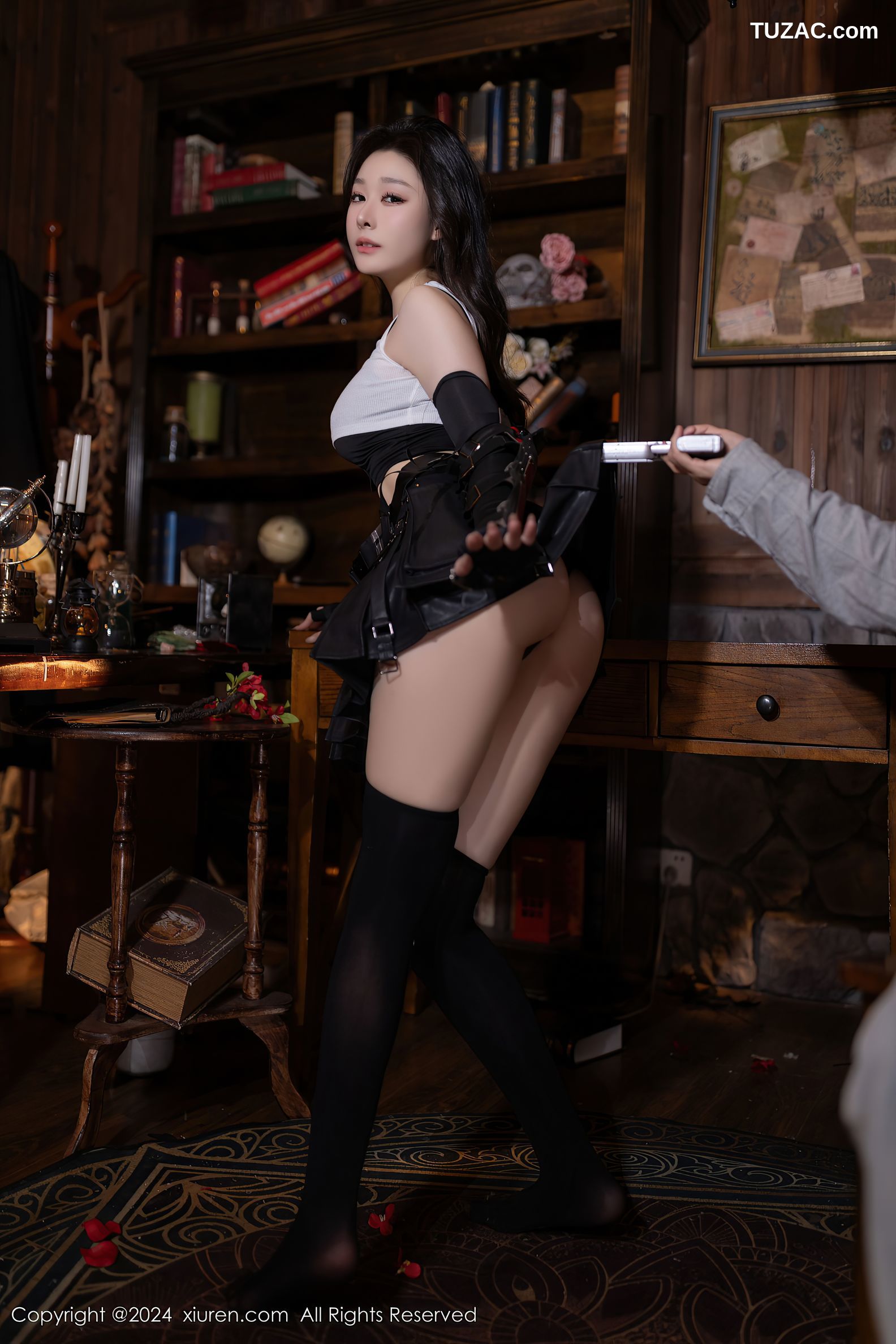 XiuRen秀人网-8953-小逗逗-黑色短裙女搜查官黑丝爆乳-2024.08.01