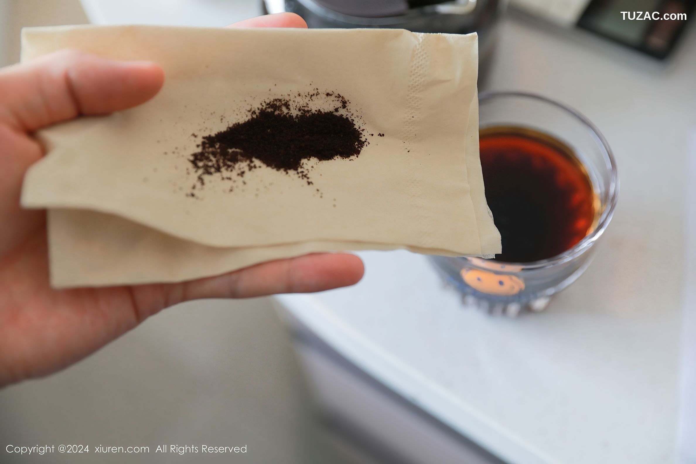 XiuRen秀人网-8964-桃妖夭-超短牛仔裤白色吊带爆乳-2024.08.02