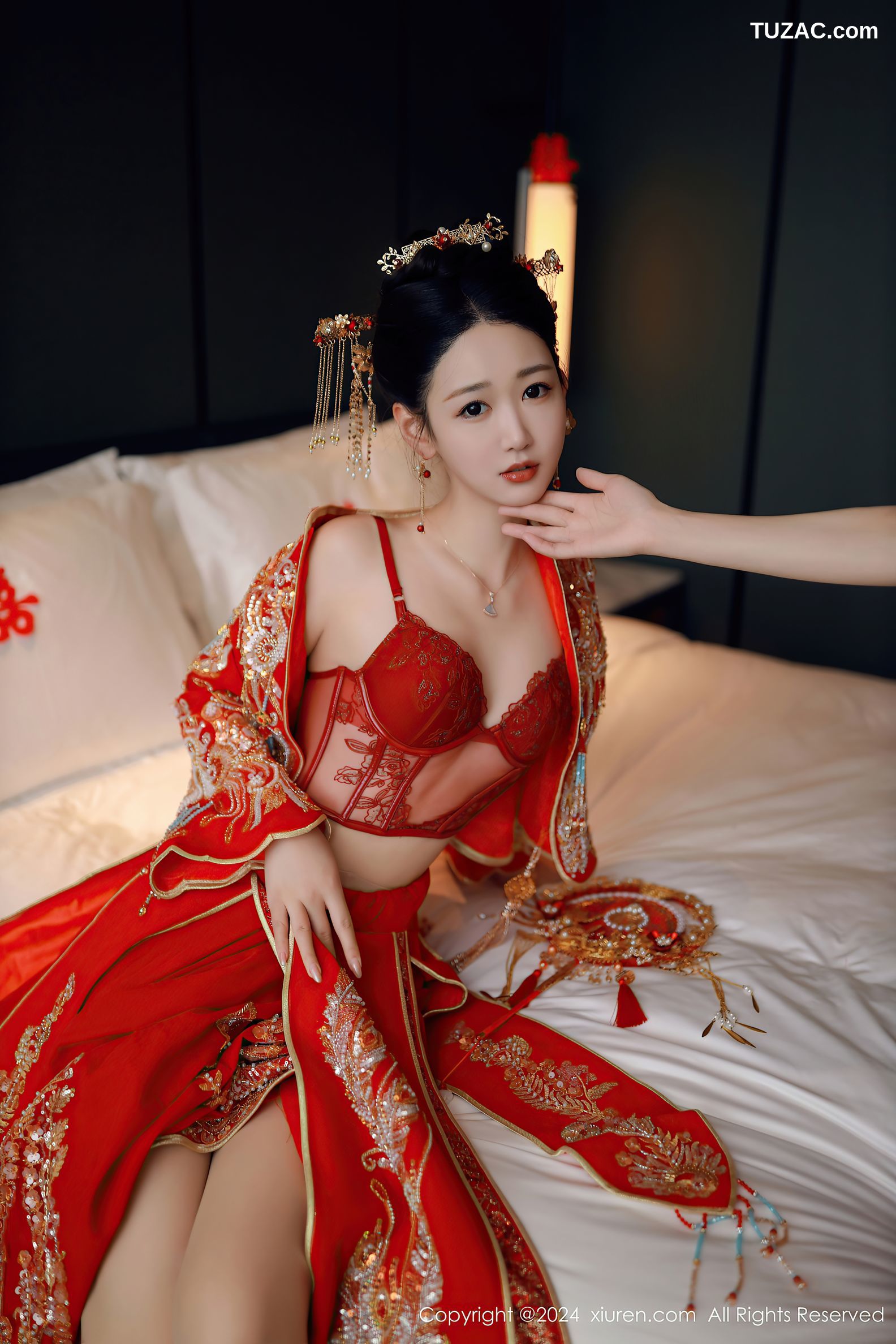 XiuRen秀人网-8972-唐安琪-迪拜旅拍-新娘红妆红色内衣爆乳-2024.08.05