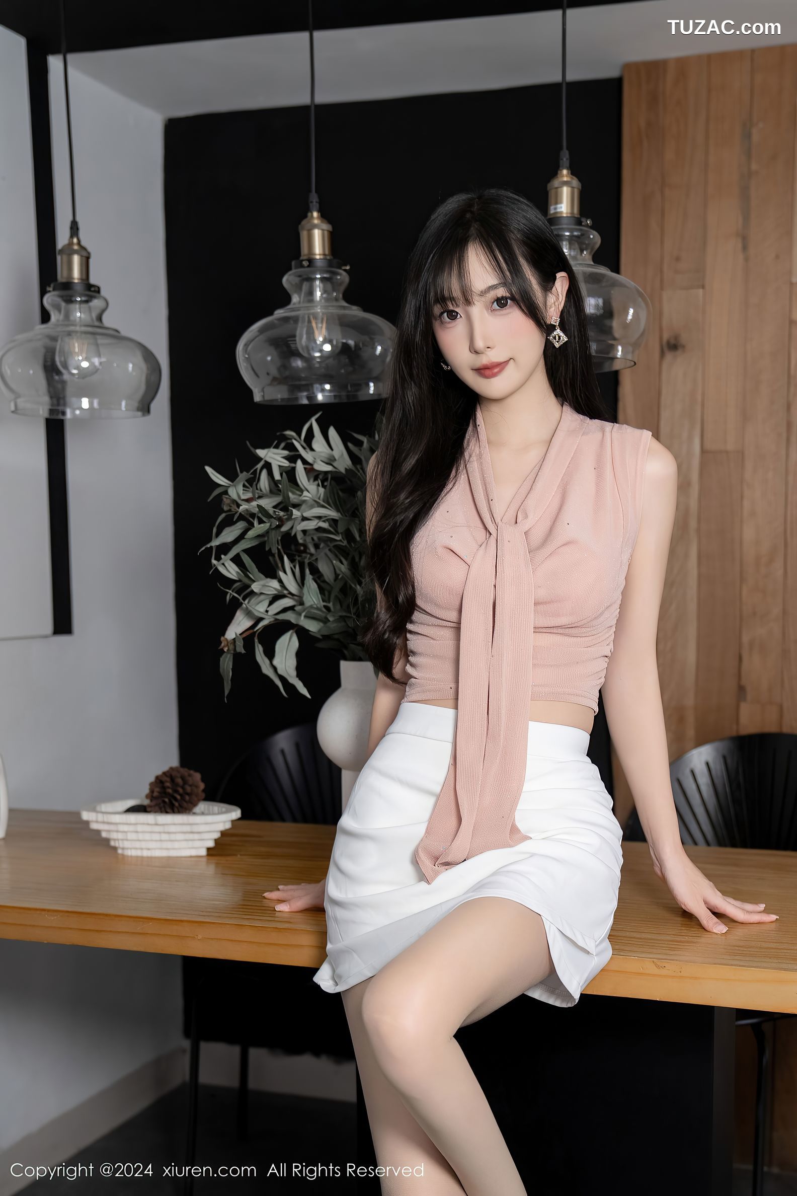 XiuRen秀人网-8980-林星阑-淡粉T白短裙-白色护士短裙制服-2024.08.07