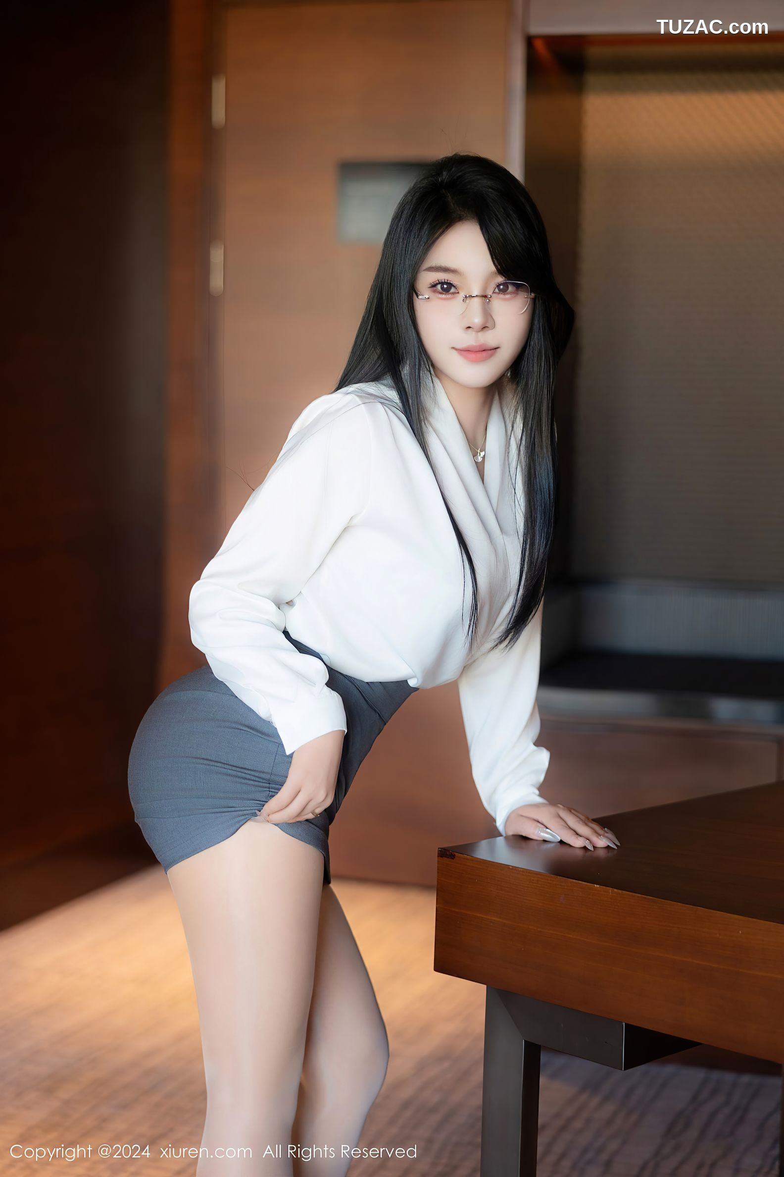 XiuRen秀人网-8989-麦田-首套-OL白衬衫灰短裙蓝绿内衣-2024.08.09