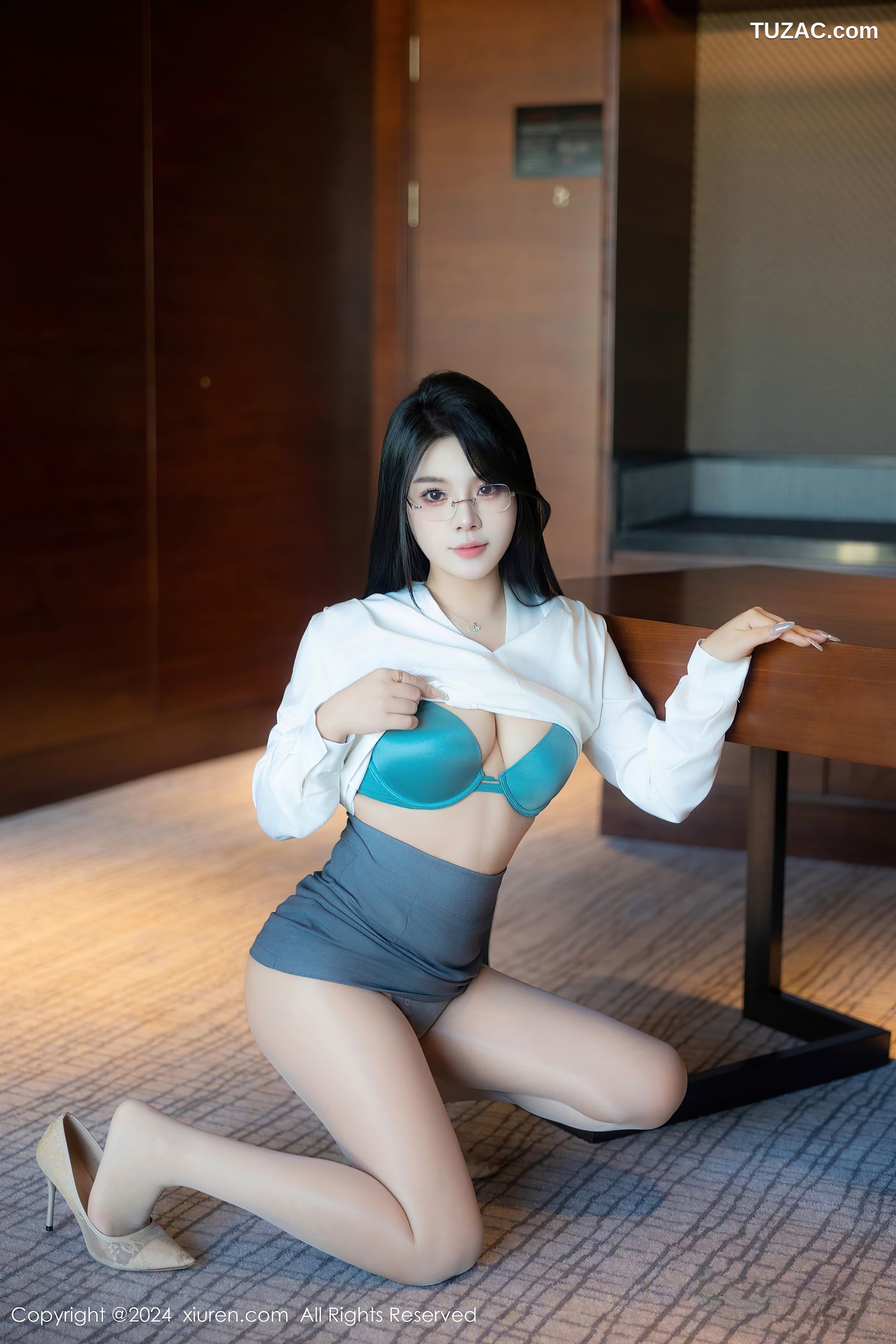 XiuRen秀人网-8989-麦田-首套-OL白衬衫灰短裙蓝绿内衣-2024.08.09