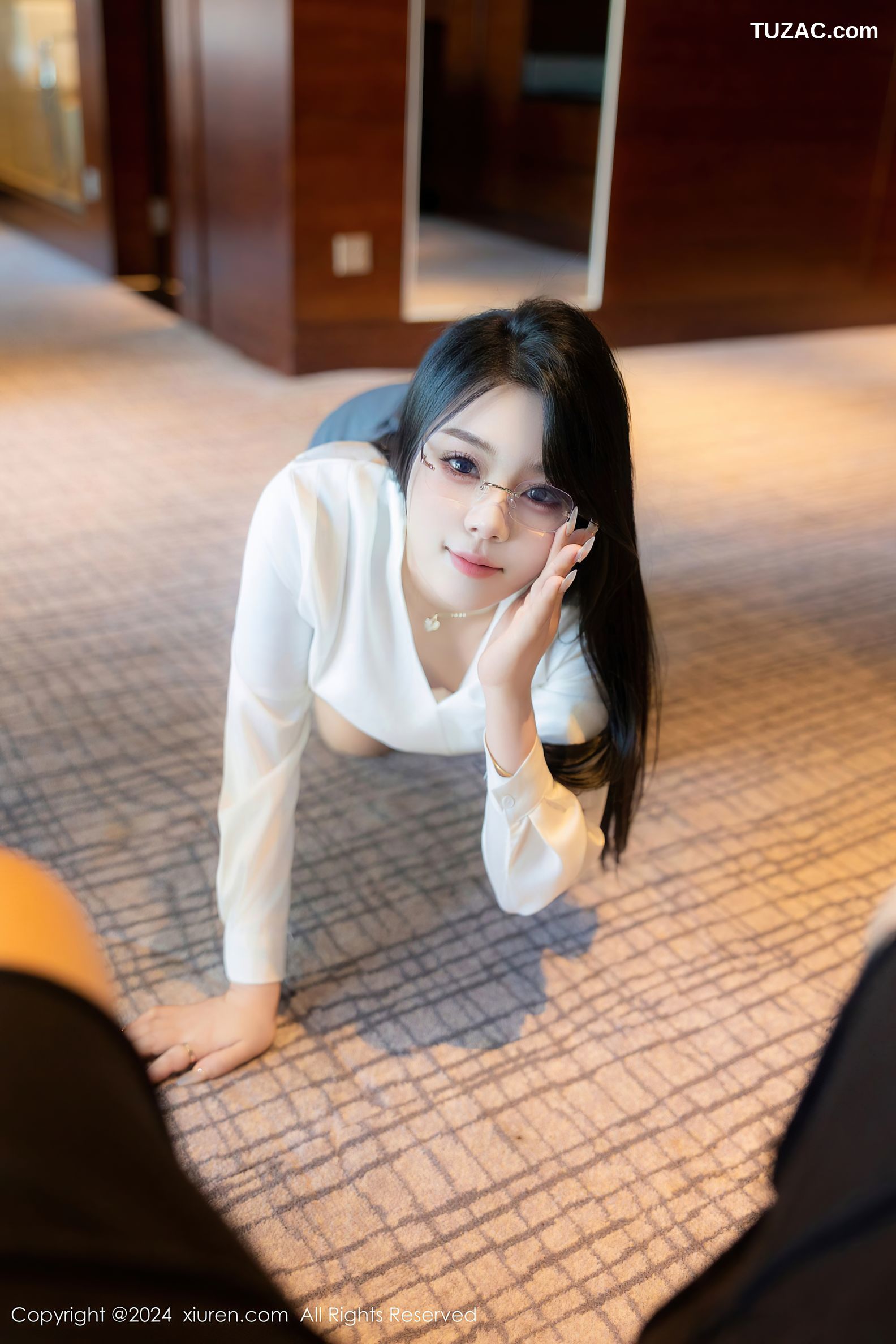 XiuRen秀人网-8989-麦田-首套-OL白衬衫灰短裙蓝绿内衣-2024.08.09