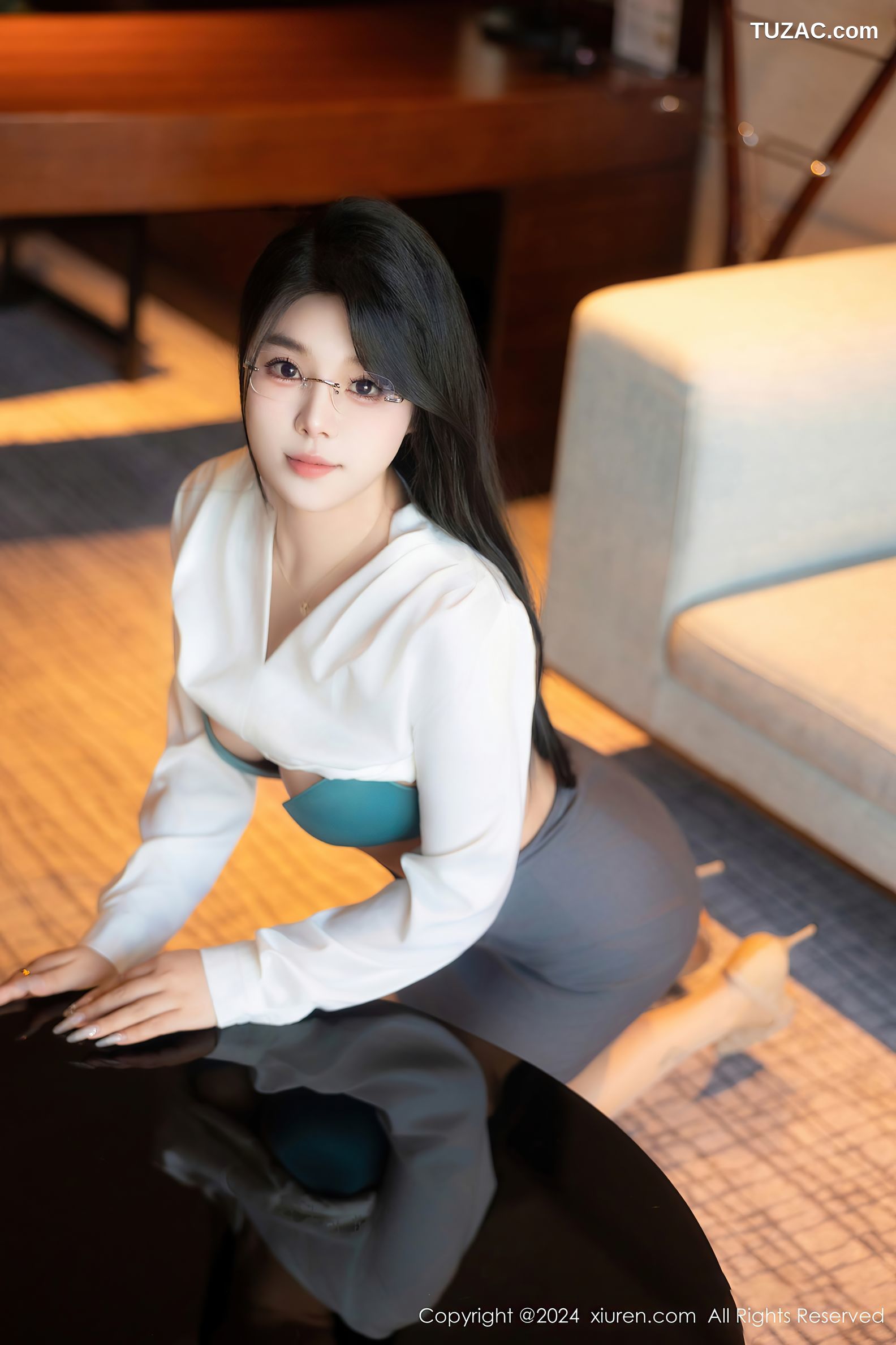 XiuRen秀人网-8989-麦田-首套-OL白衬衫灰短裙蓝绿内衣-2024.08.09