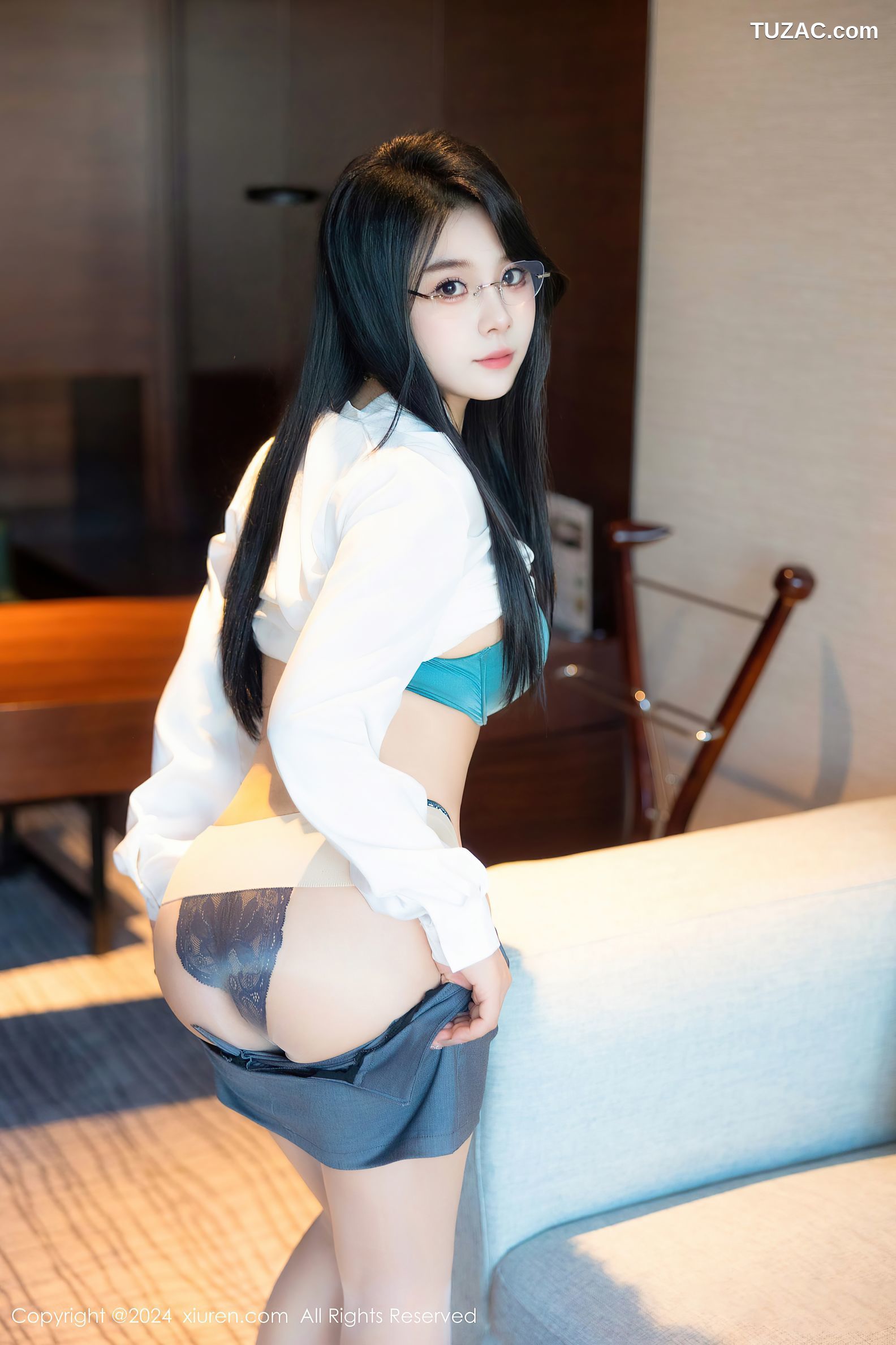 XiuRen秀人网-8989-麦田-首套-OL白衬衫灰短裙蓝绿内衣-2024.08.09