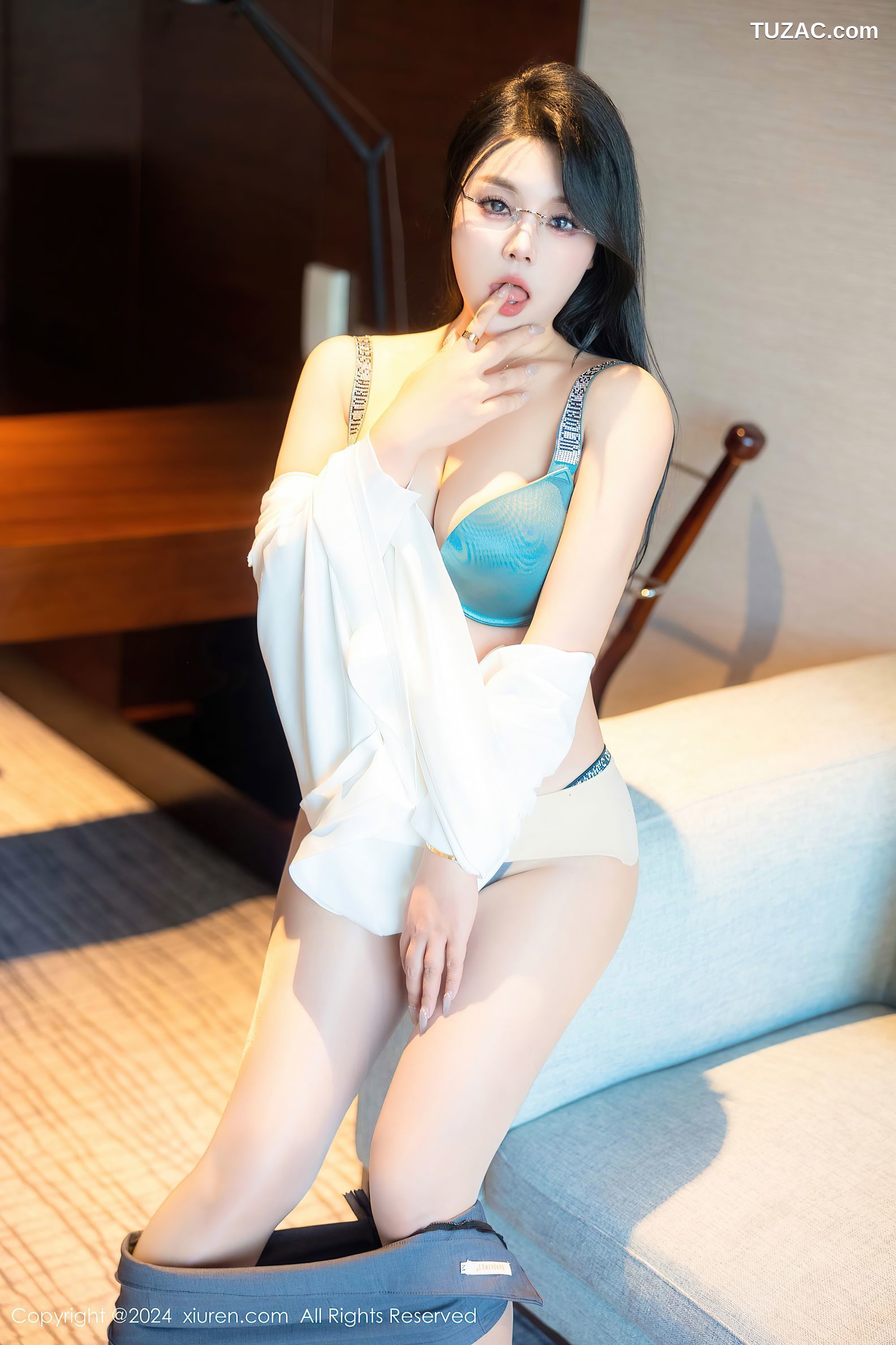 XiuRen秀人网-8989-麦田-首套-OL白衬衫灰短裙蓝绿内衣-2024.08.09