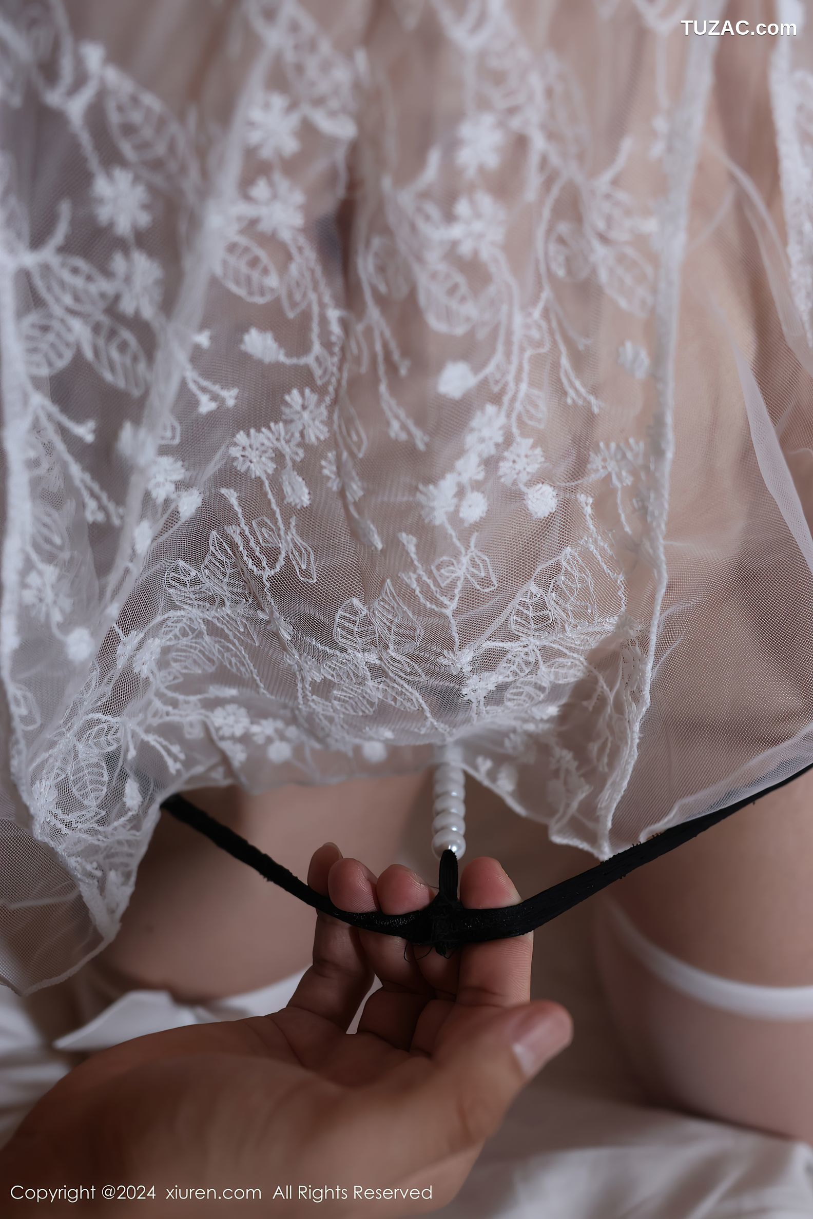 XiuRen秀人网-8991-小薯条nienie-白色连衣短裙白色透视情趣婚纱爆乳-2024.08.09