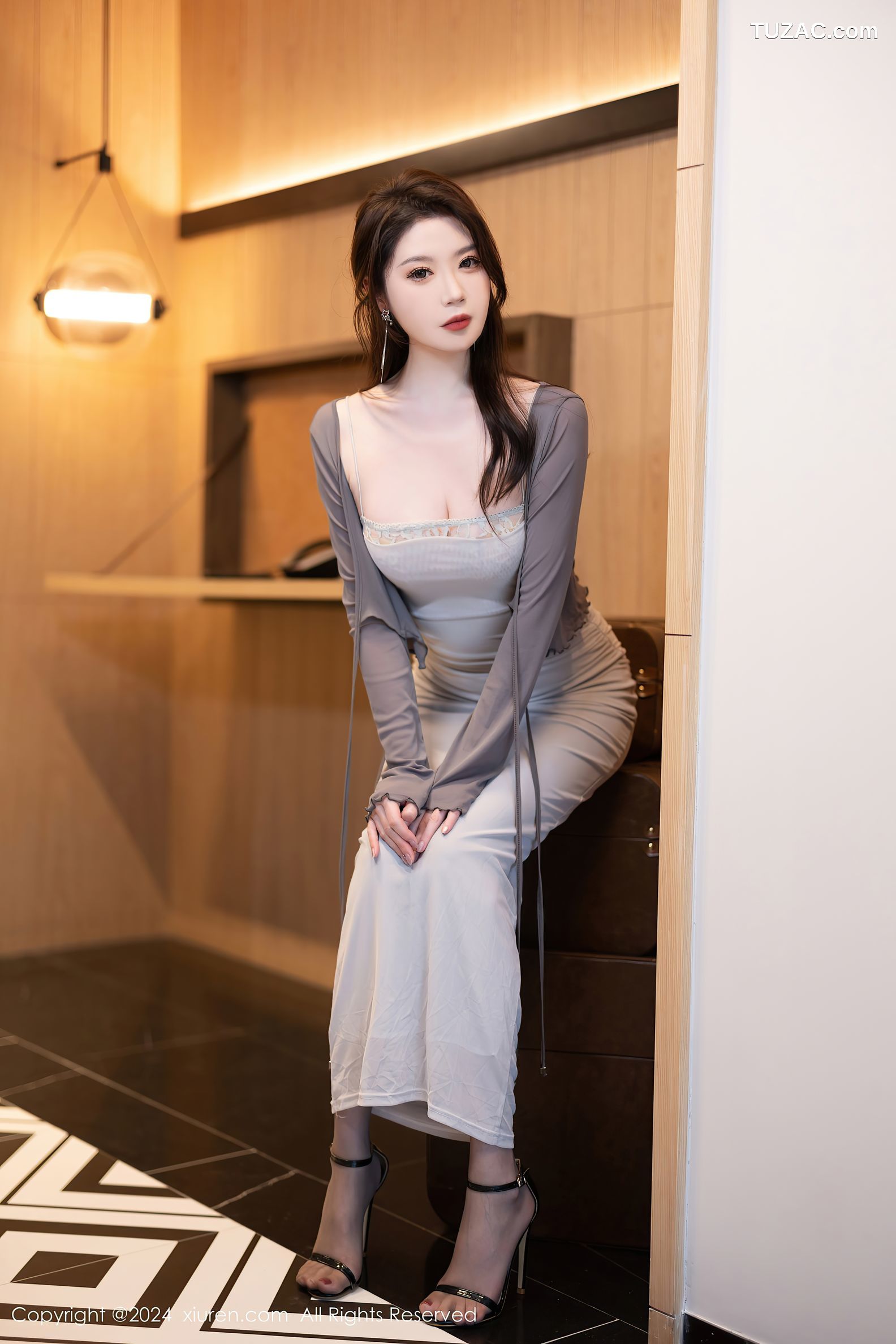 XiuRen秀人网-9007-梦心玥-灰色吊带裙深灰衫灰丝-2024.08.13