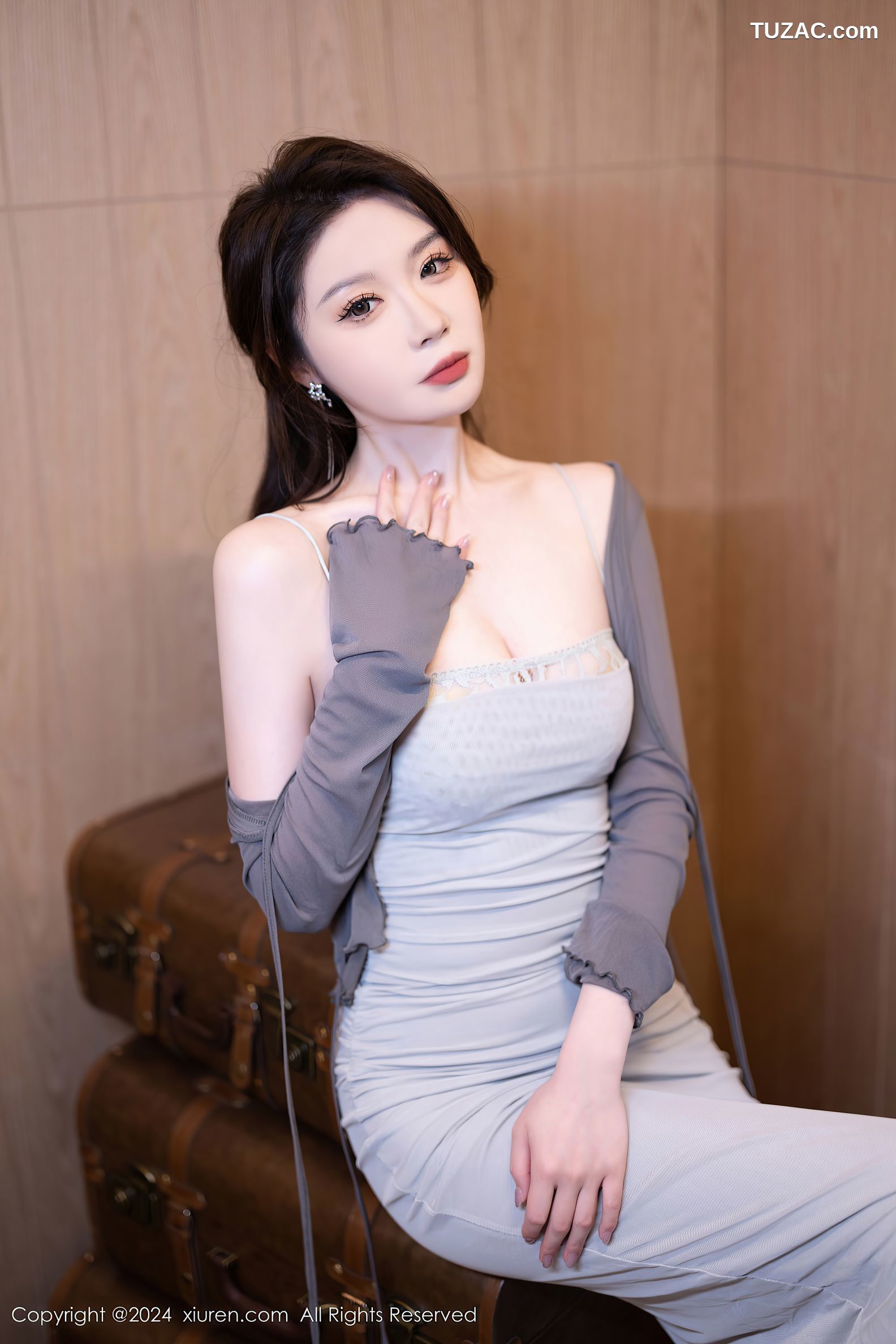 XiuRen秀人网-9007-梦心玥-灰色吊带裙深灰衫灰丝-2024.08.13