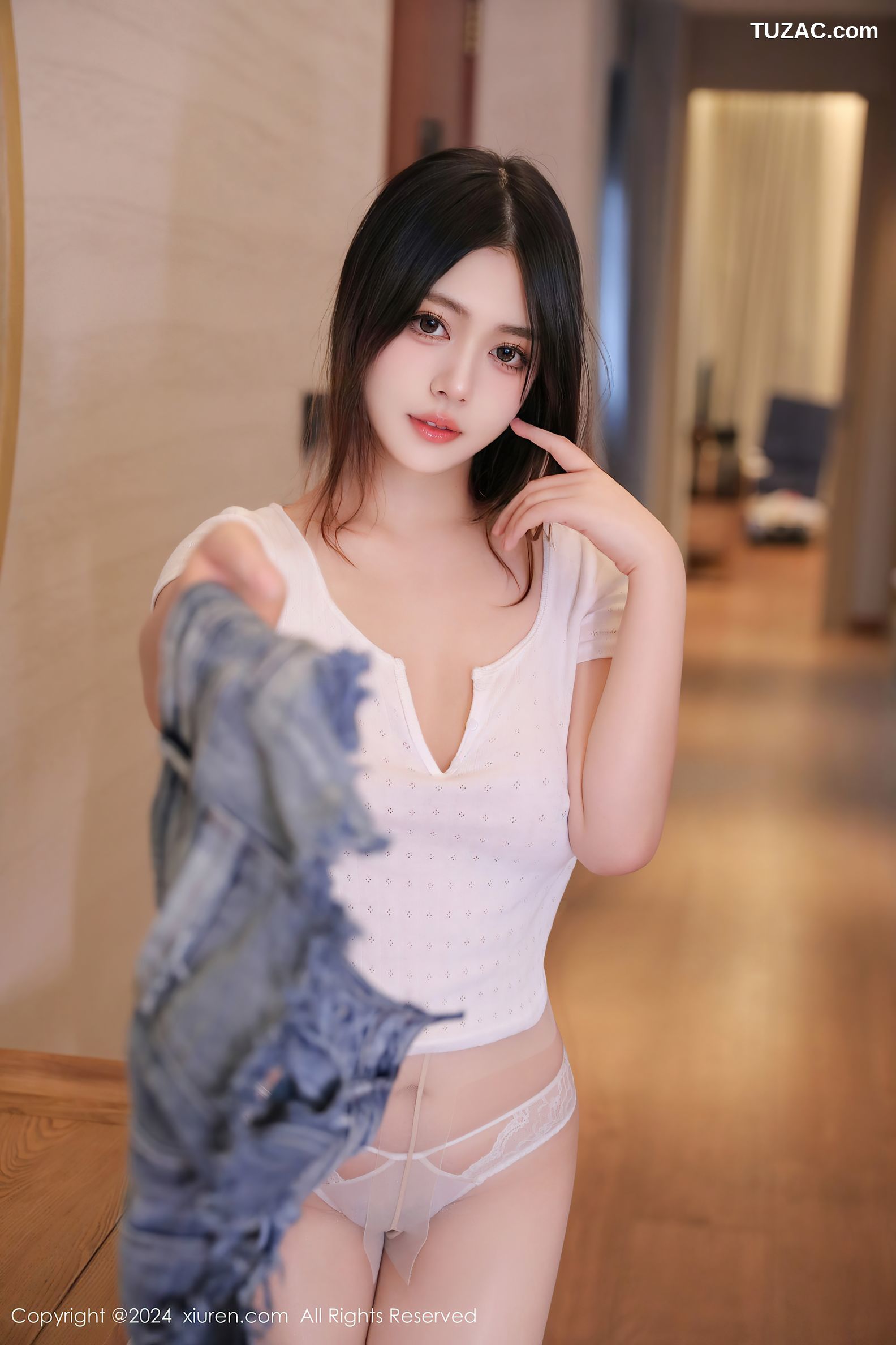 XiuRen秀人网-9008-蛋蛋宝-白色T恤牛仔短裤爆乳-2024.08.13