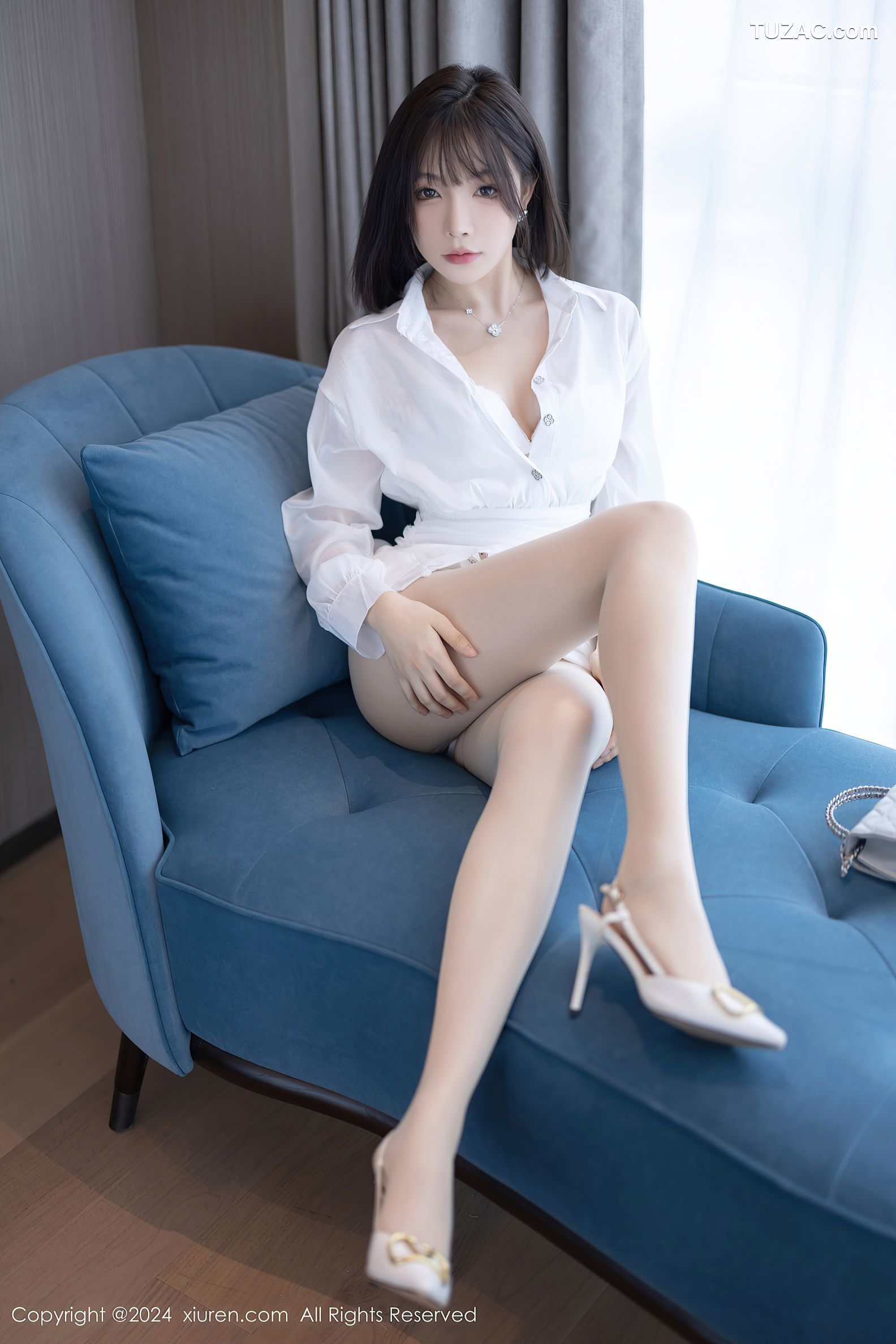 XiuRen秀人网-9020-徐莉芝Booty-白色连衣短裙-银色吊带裙-2024.08.15